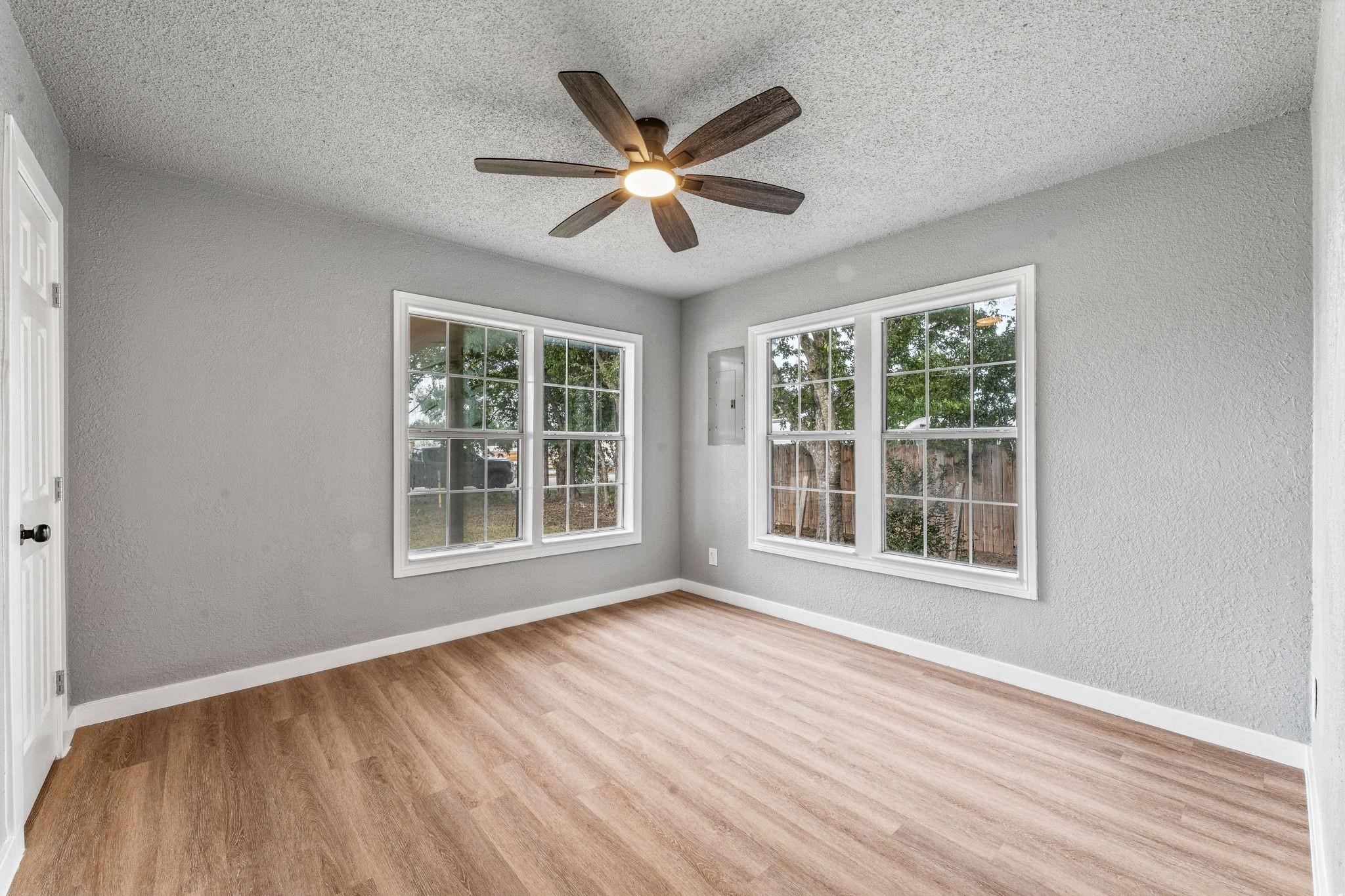 304 W Railroad Avenue