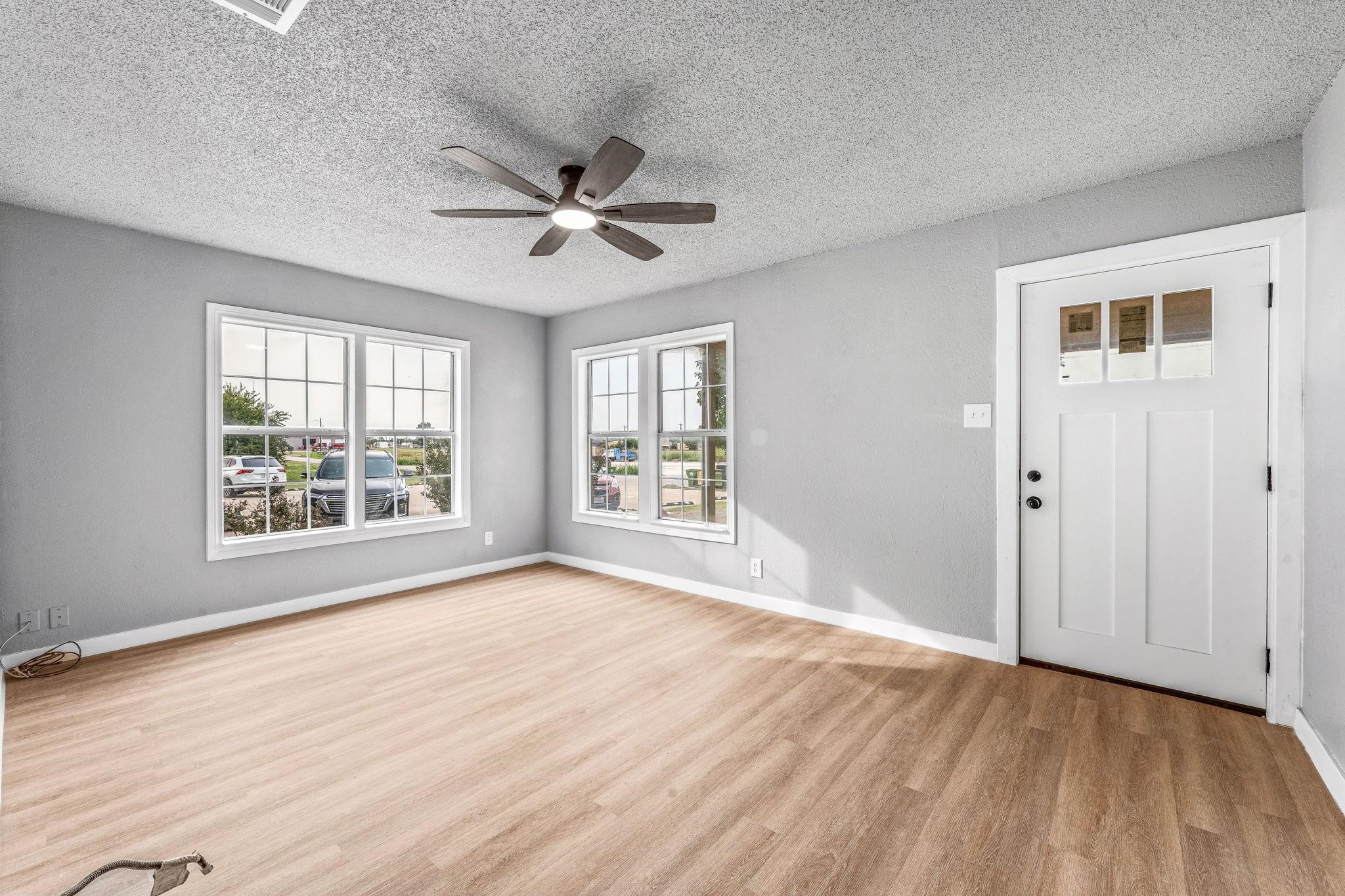 304 W Railroad Avenue