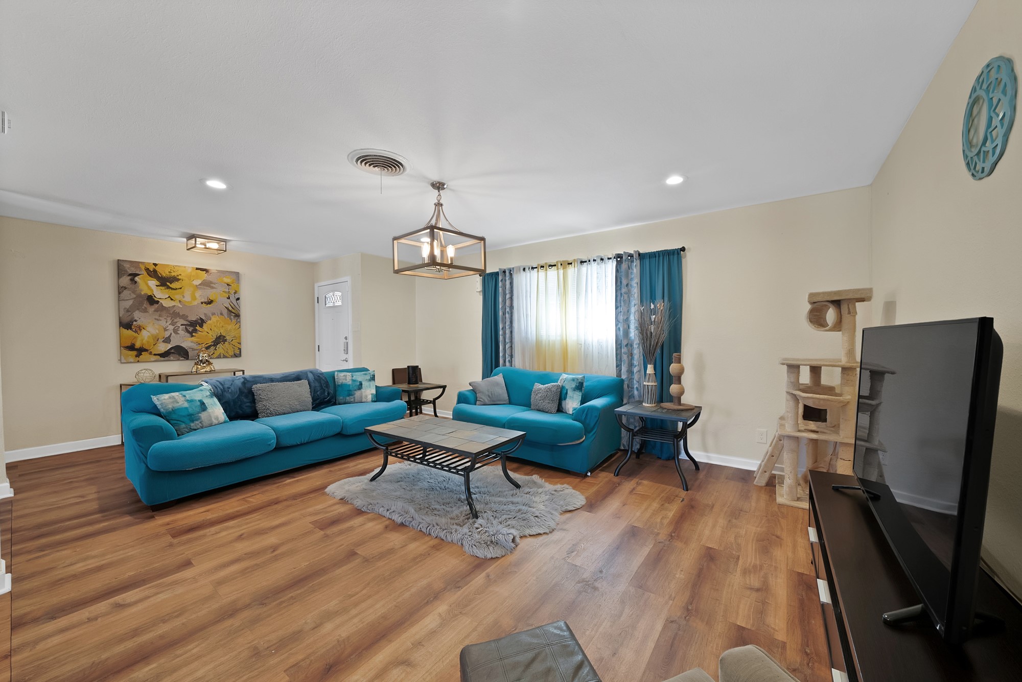 7013 Meadowbrook Drive