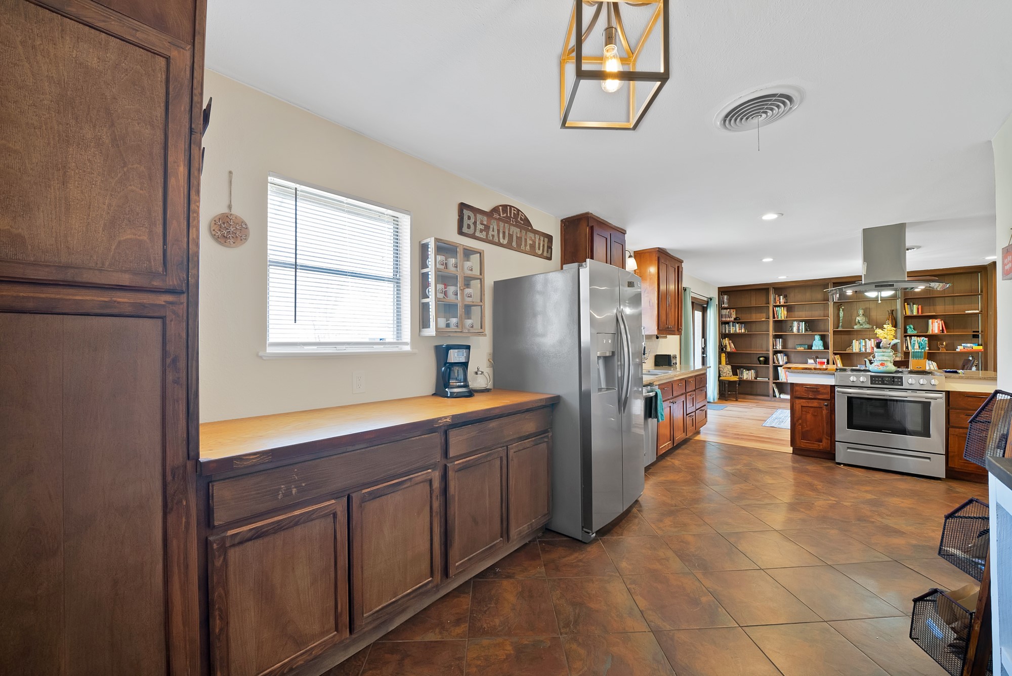 7013 Meadowbrook Drive
