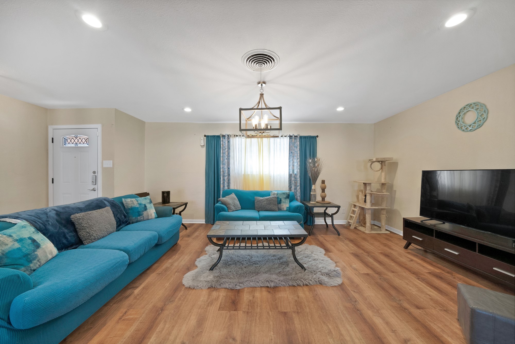 7013 Meadowbrook Drive