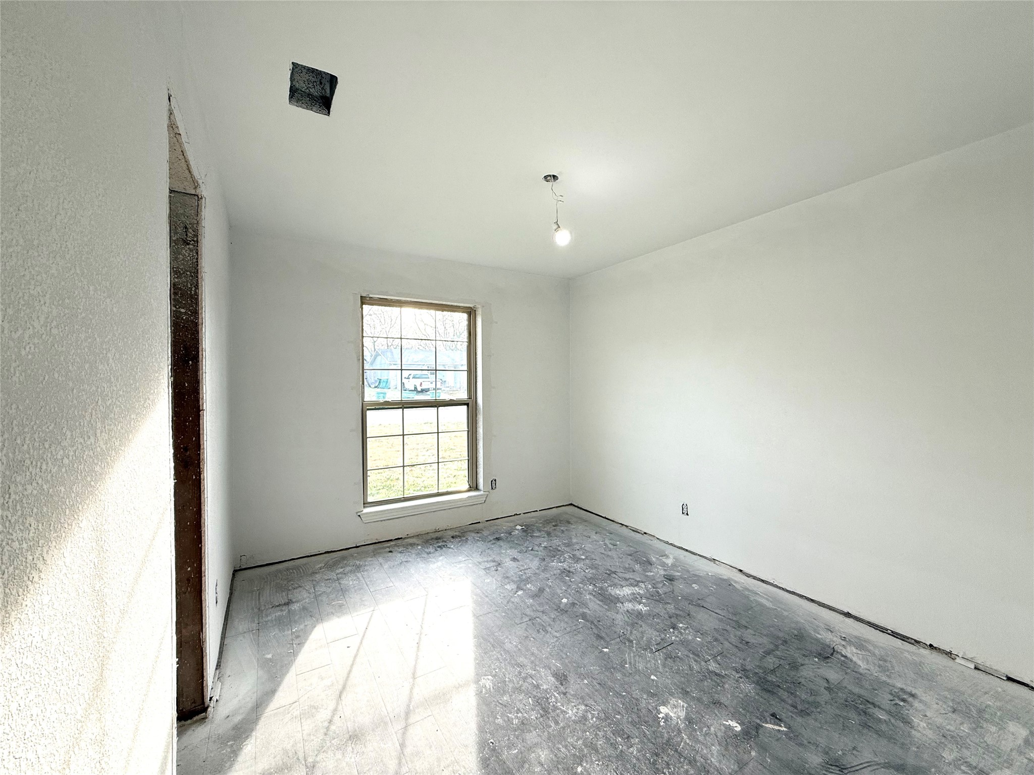 1222 Saturn Drive