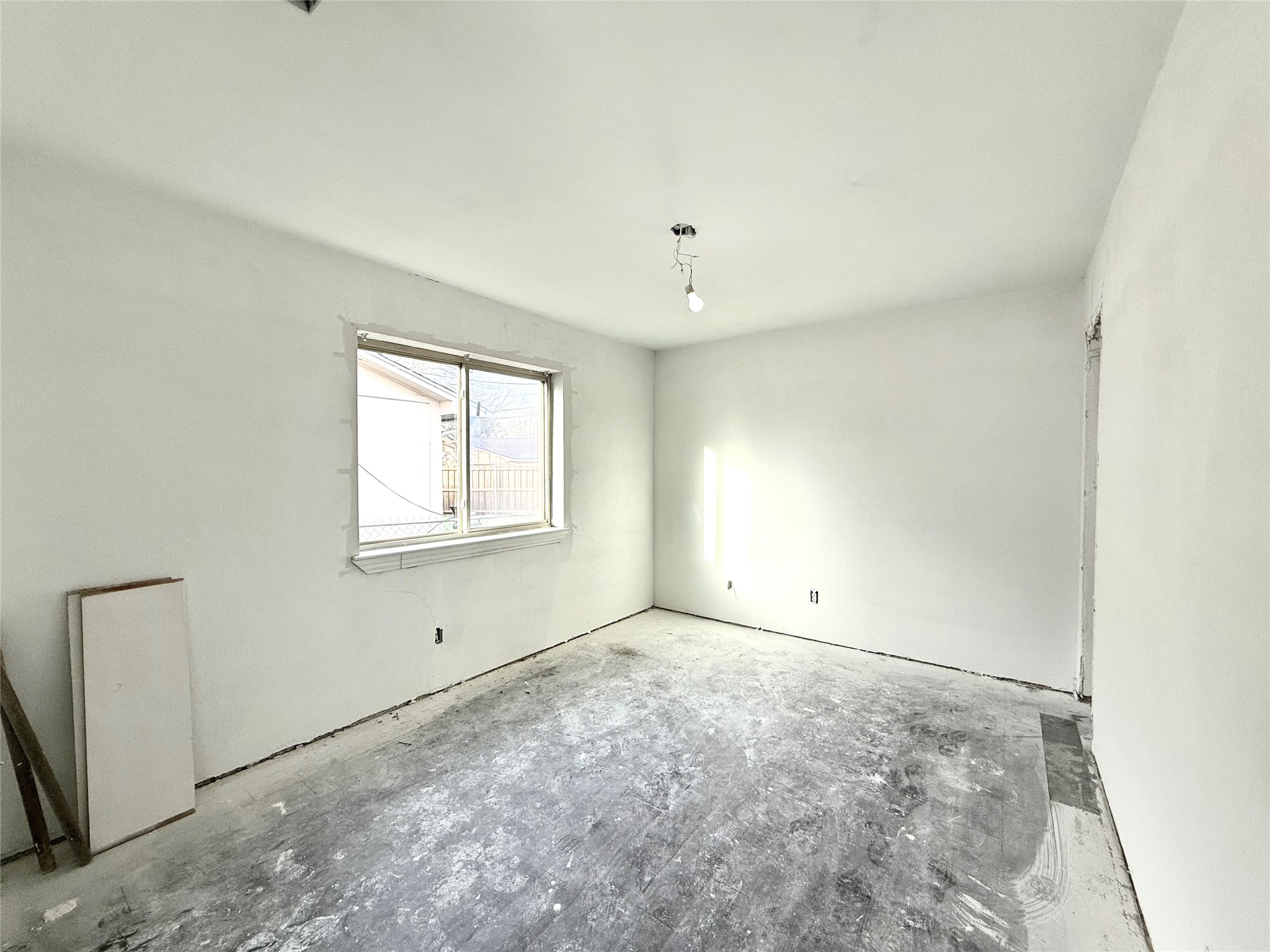 1222 Saturn Drive