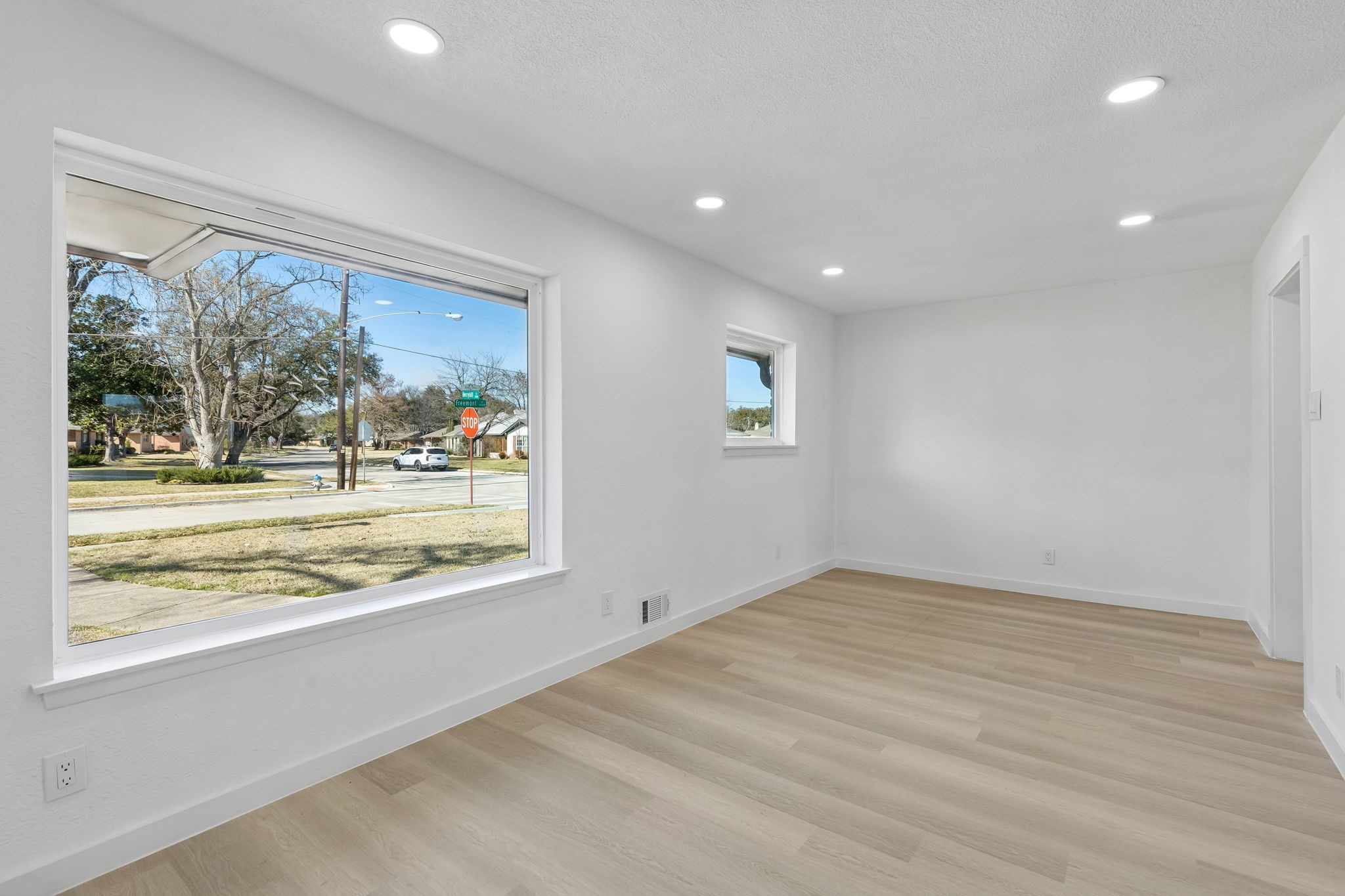 6858 Freemont Street