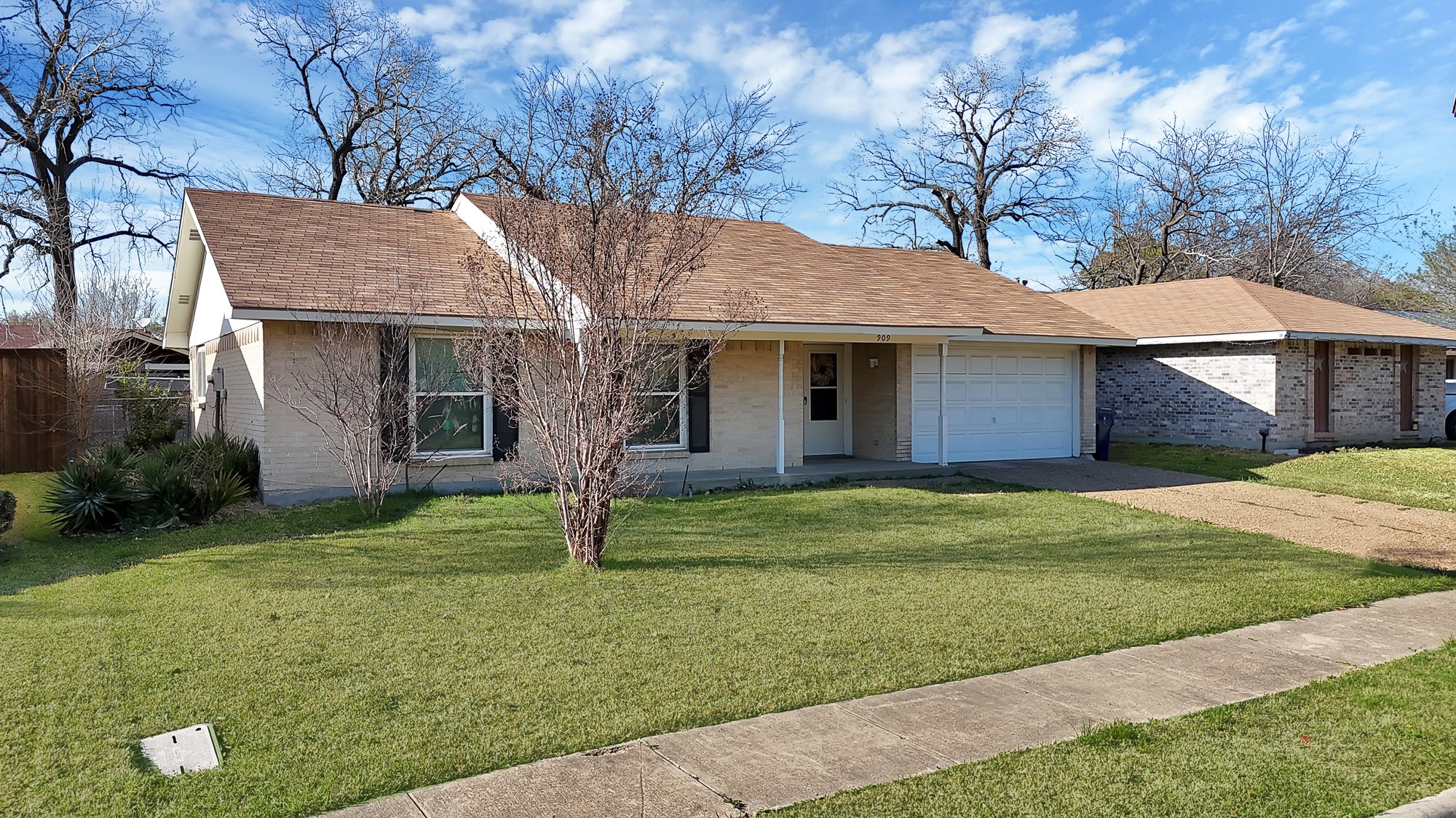 909 Ravencroft Drive