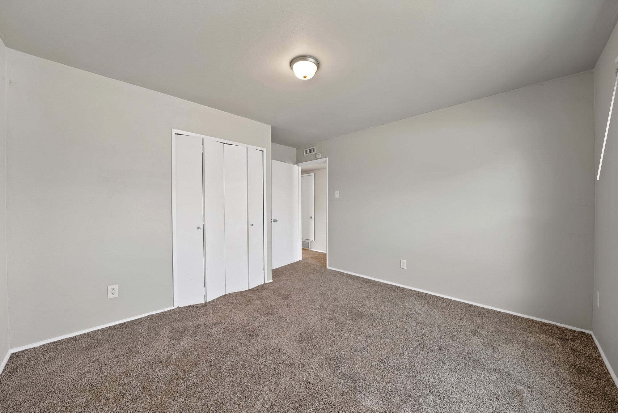 909 Ravencroft Drive