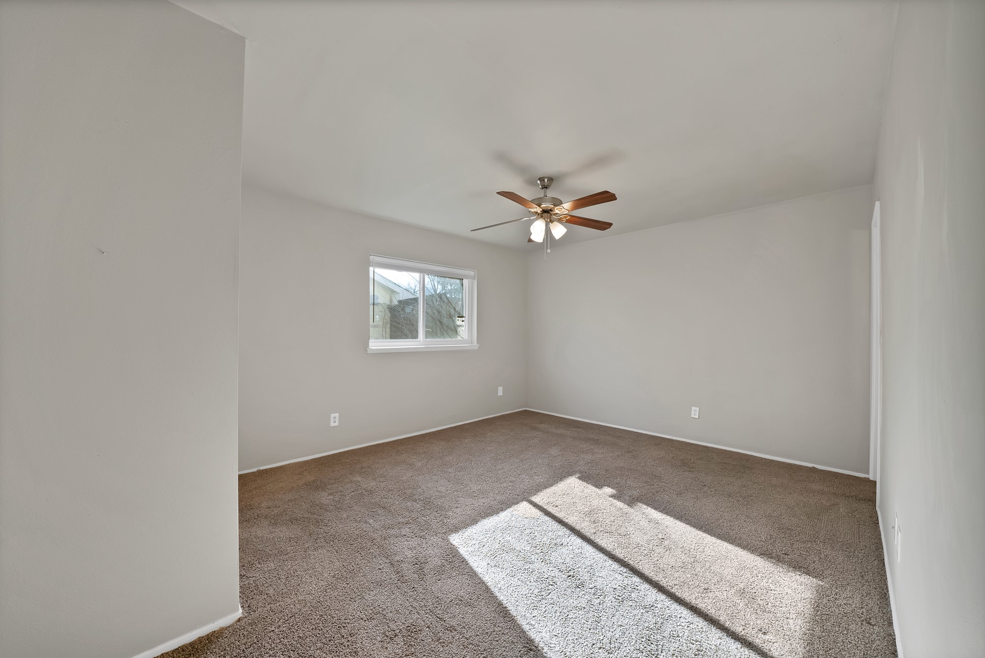 909 Ravencroft Drive