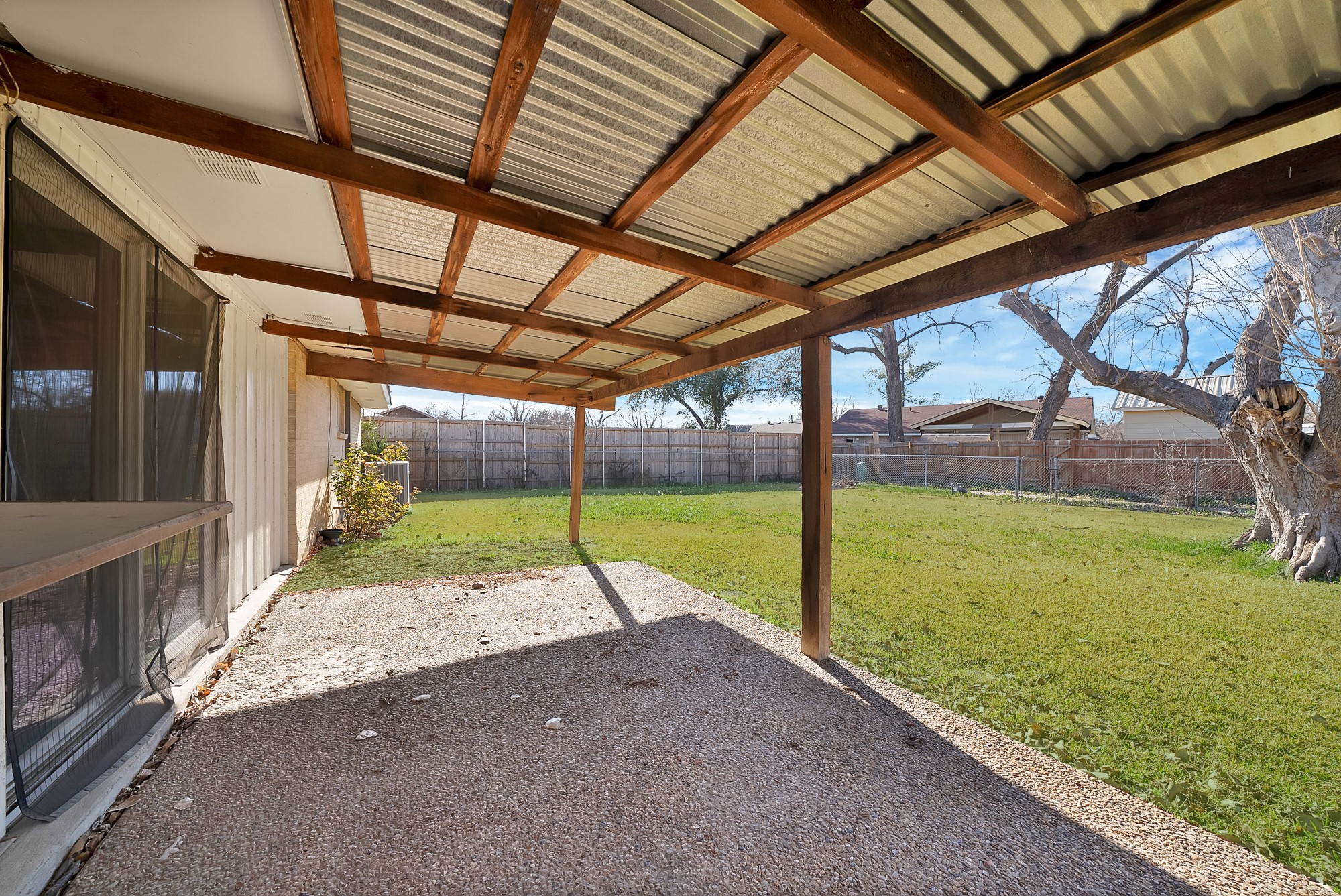 909 Ravencroft Drive
