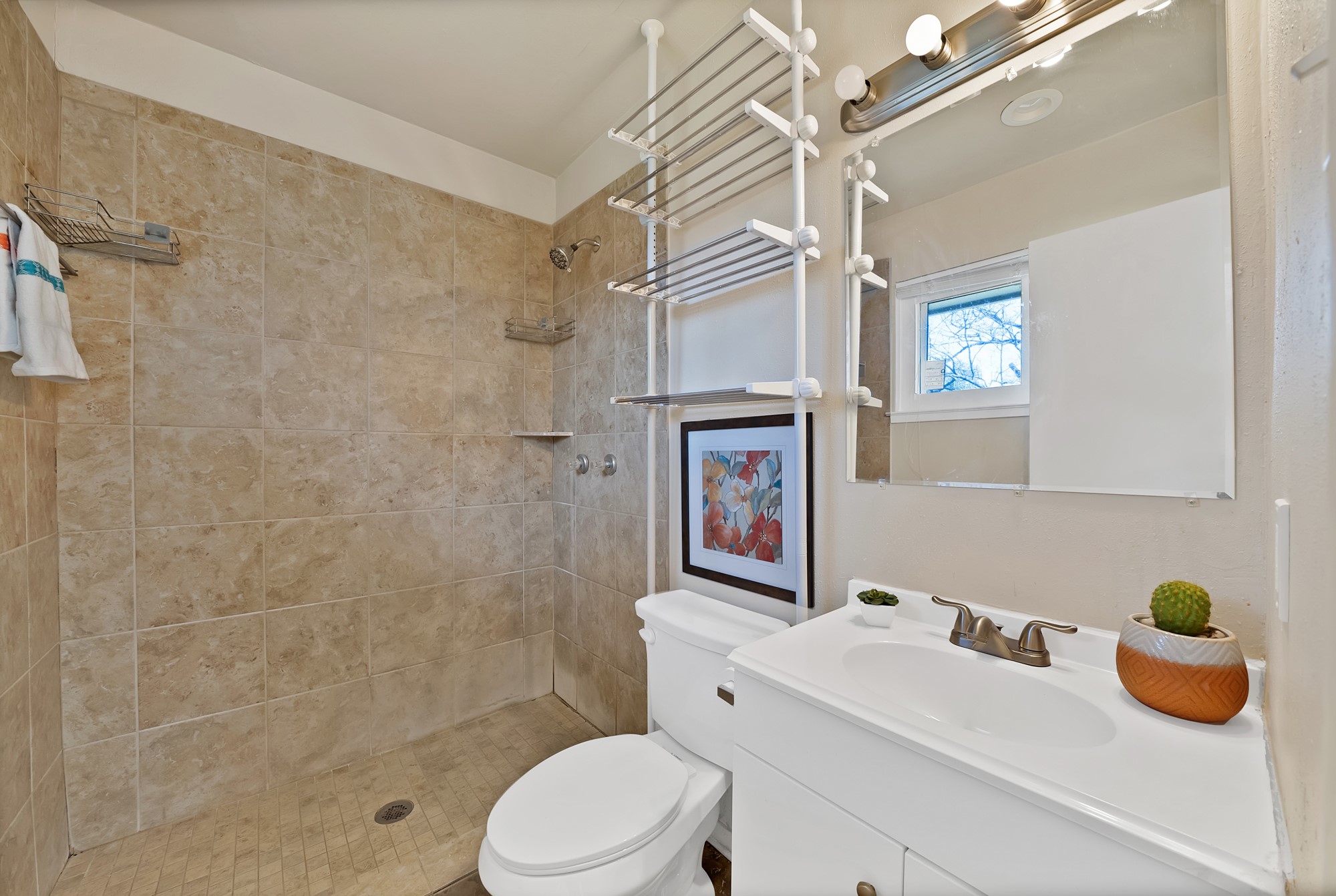 909 Ravencroft Drive