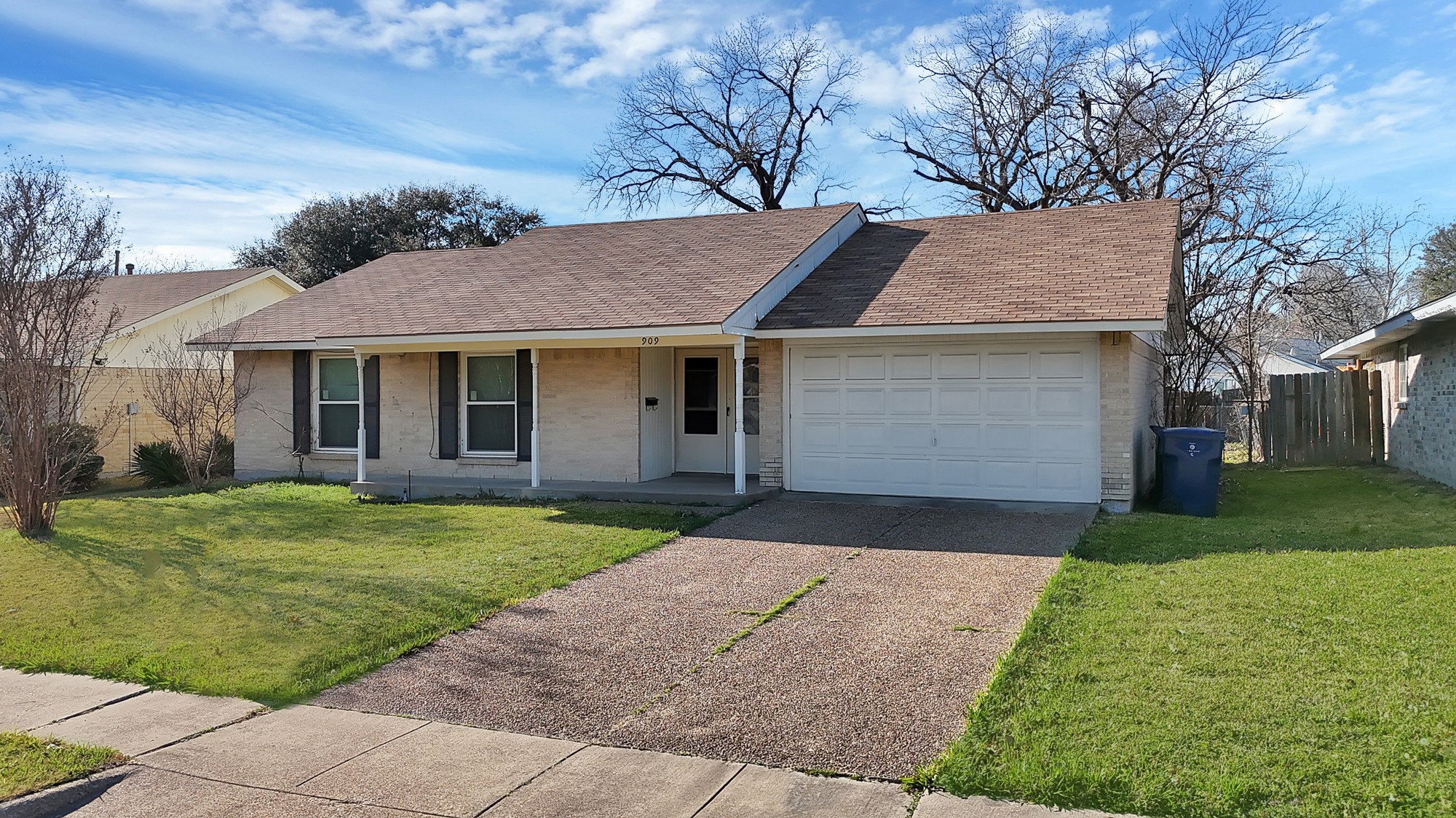 909 Ravencroft Drive
