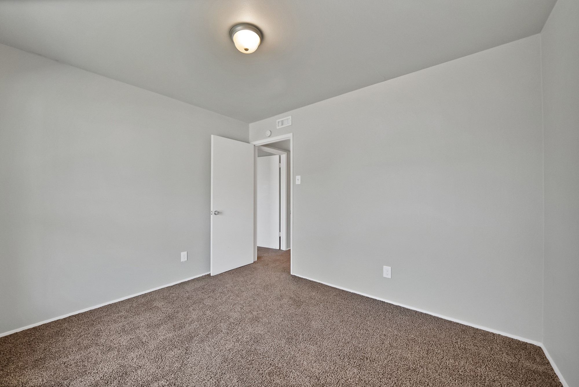 909 Ravencroft Drive