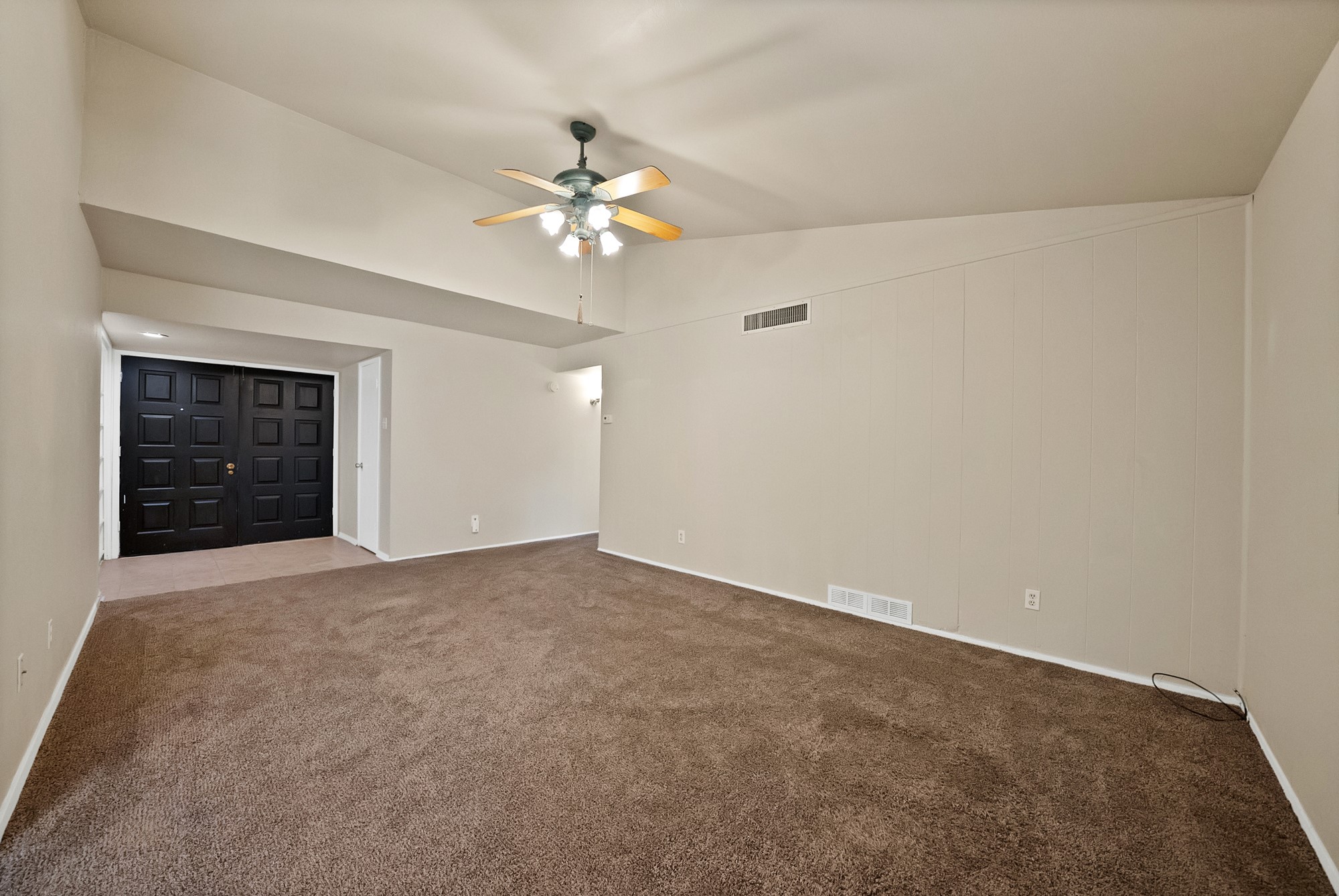 909 Ravencroft Drive