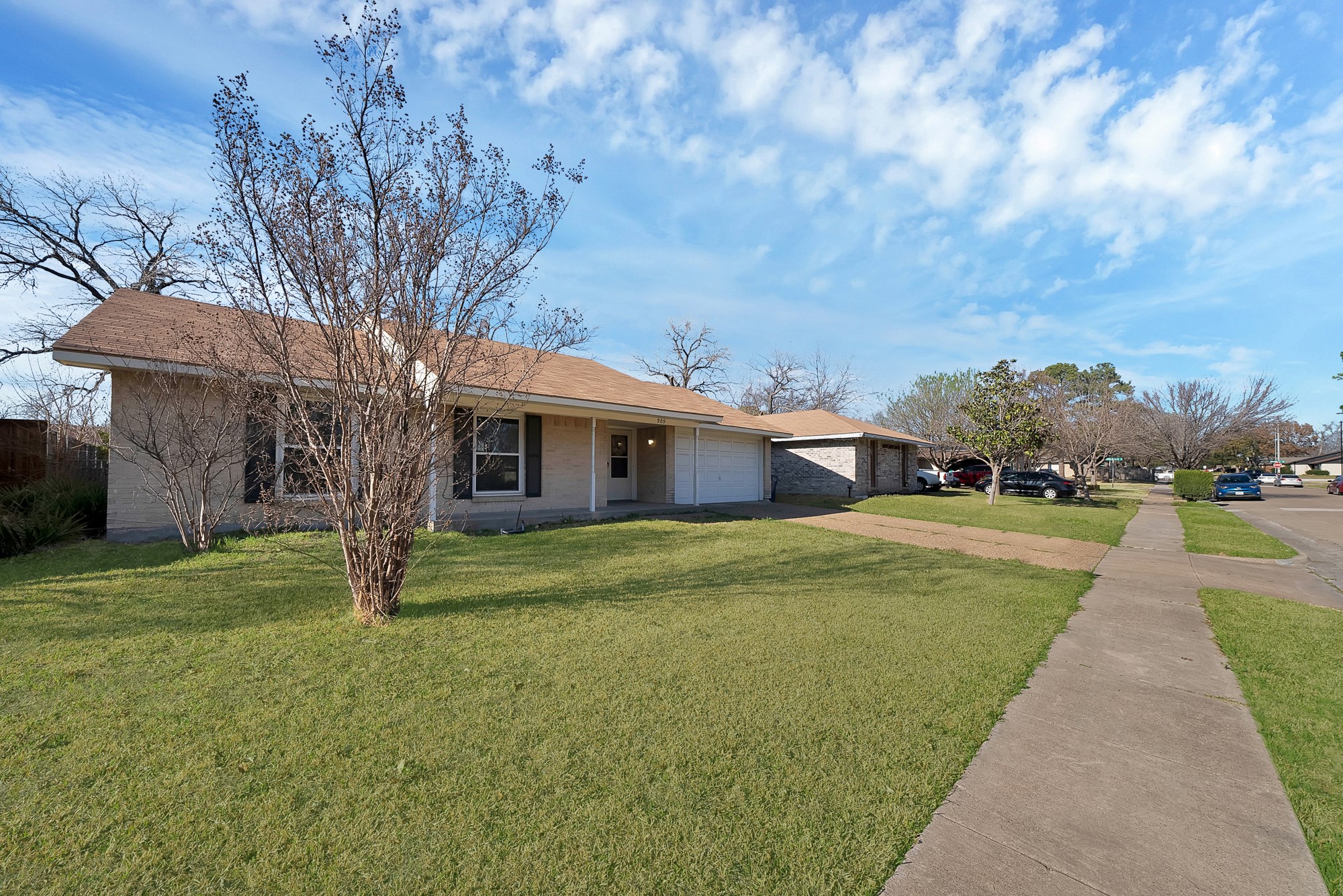 909 Ravencroft Drive