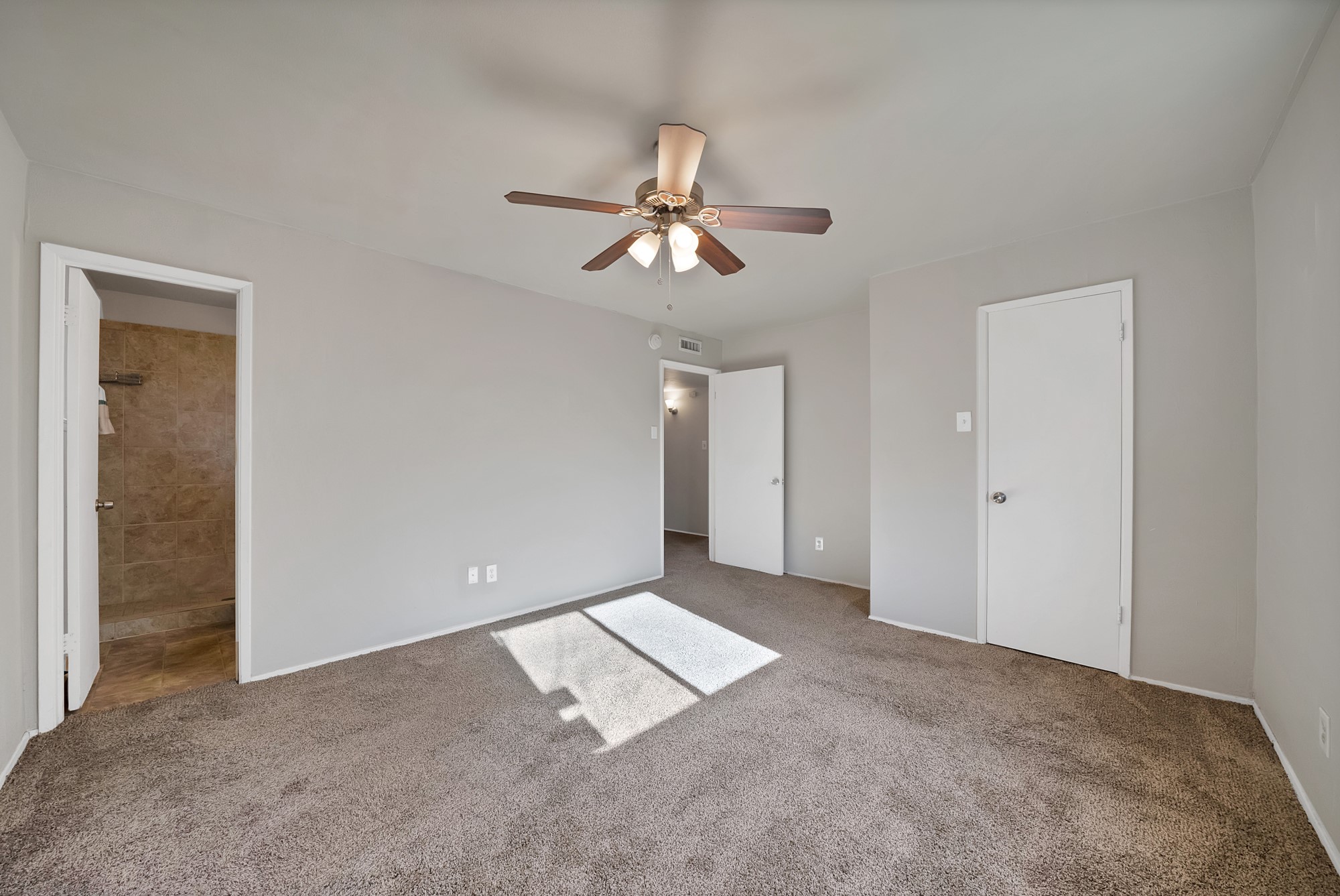 909 Ravencroft Drive