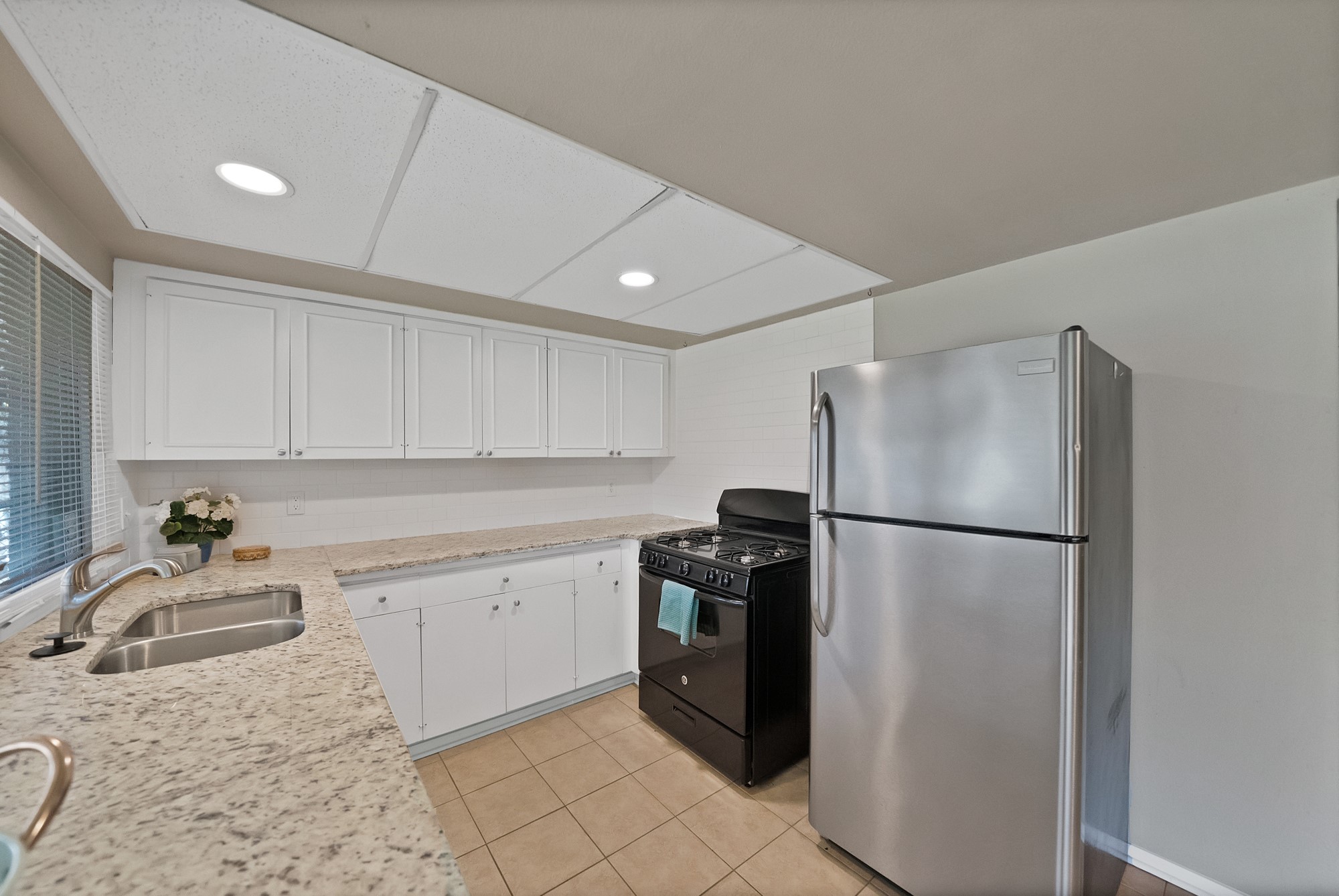 909 Ravencroft Drive