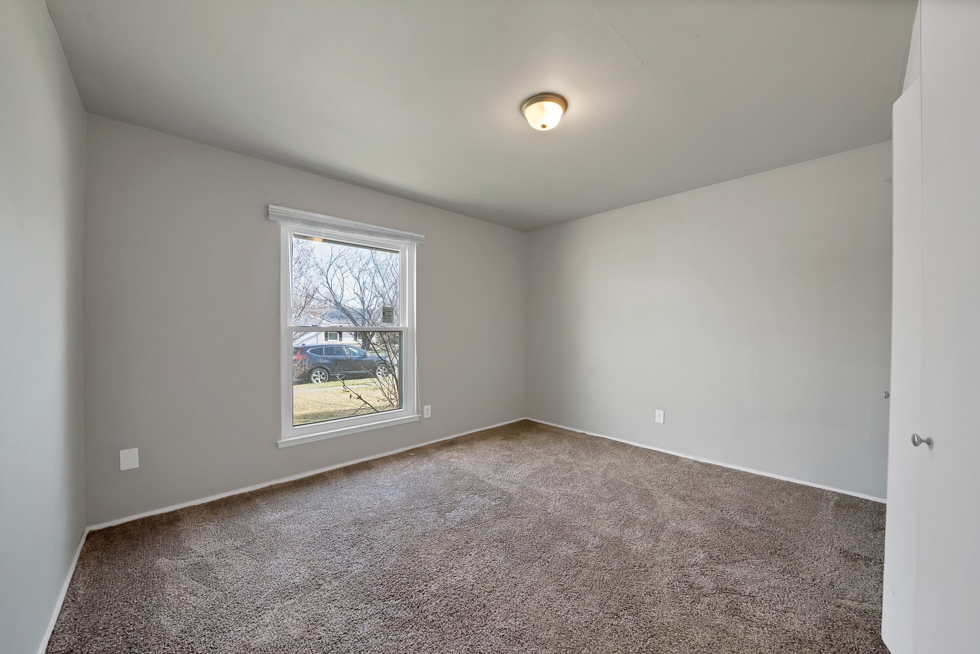 909 Ravencroft Drive