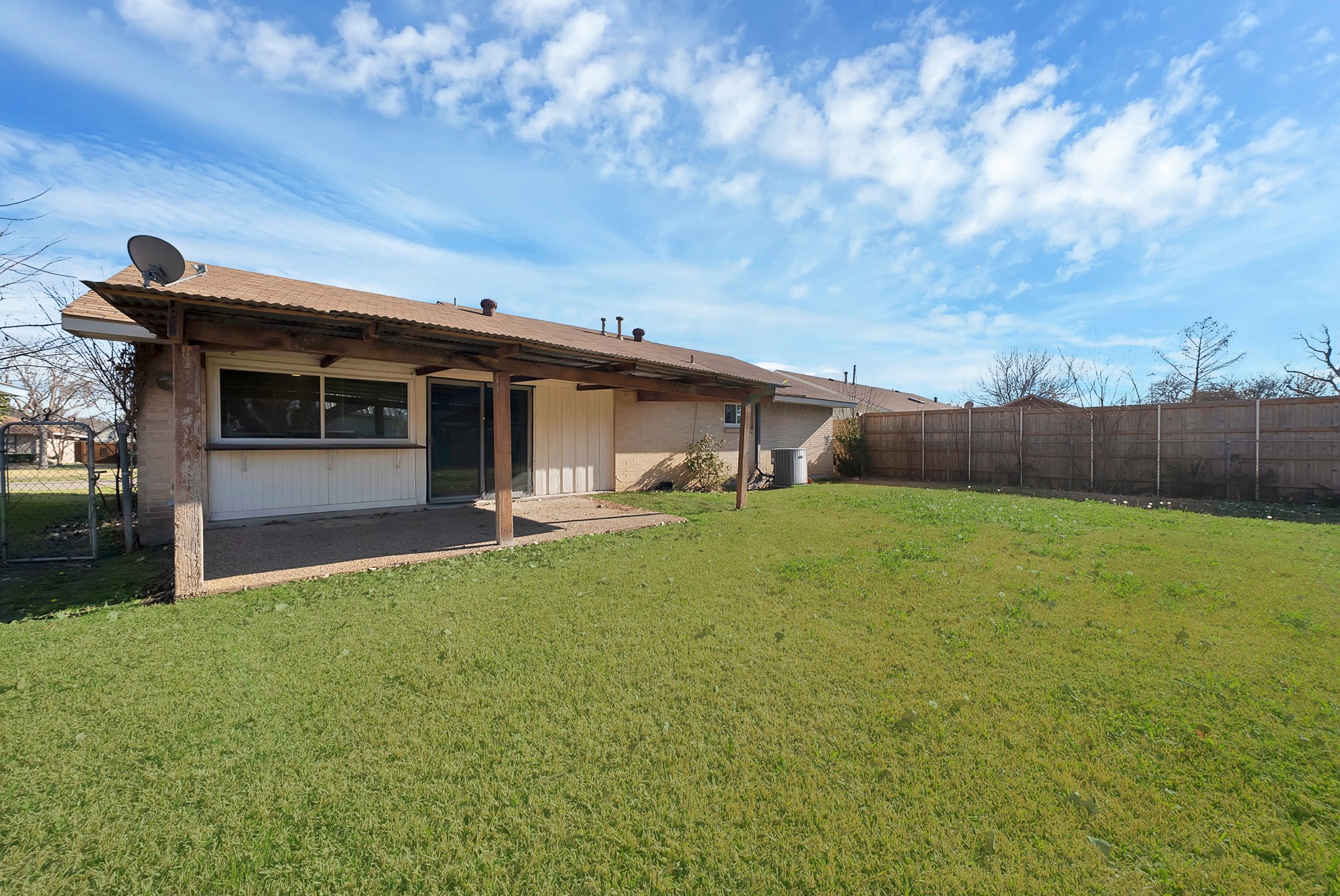 909 Ravencroft Drive
