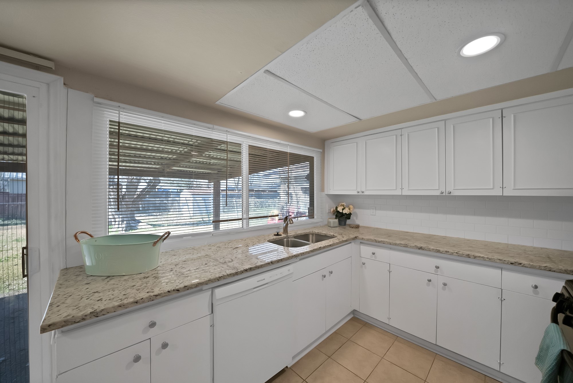 909 Ravencroft Drive