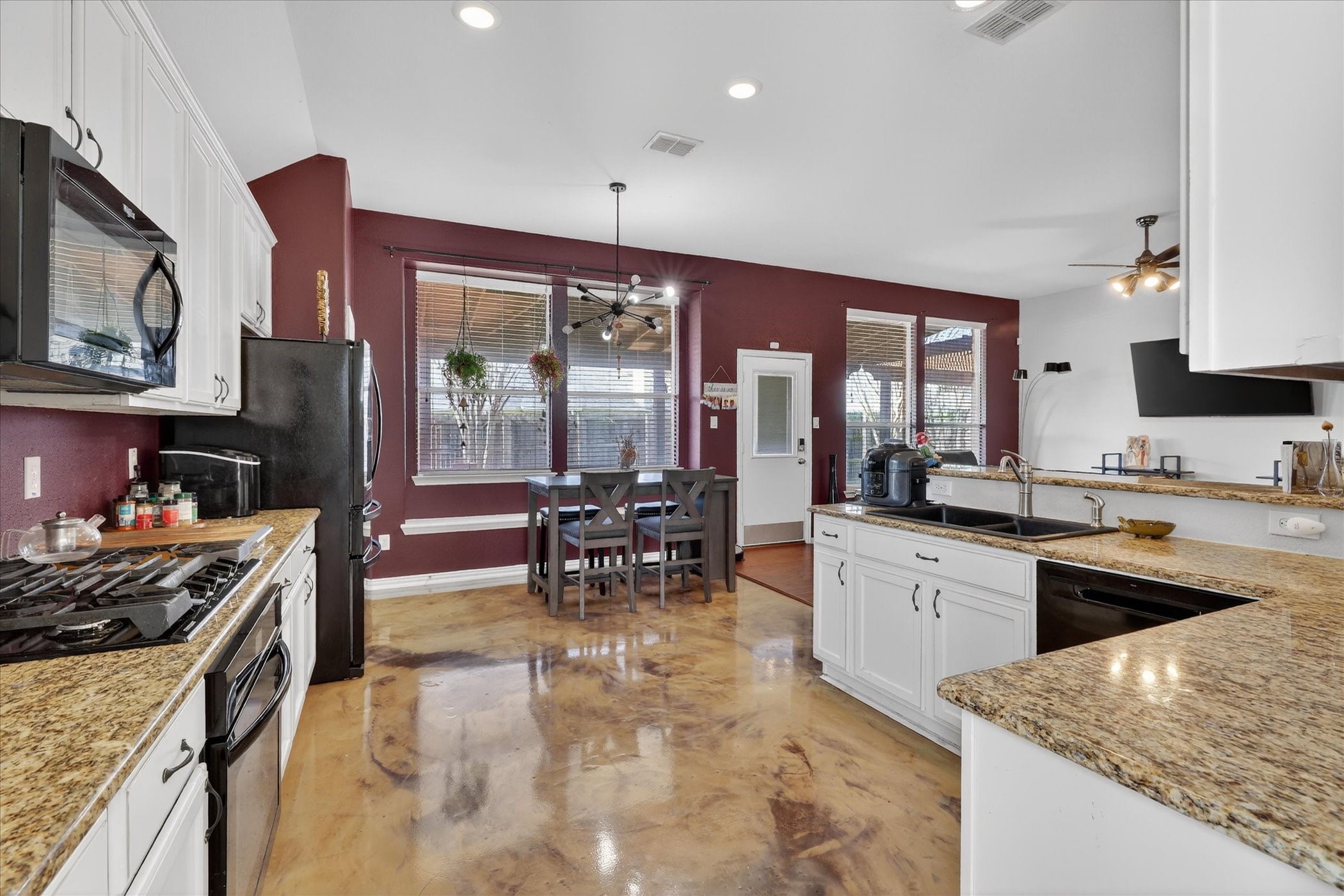 2501 Blossom Trail