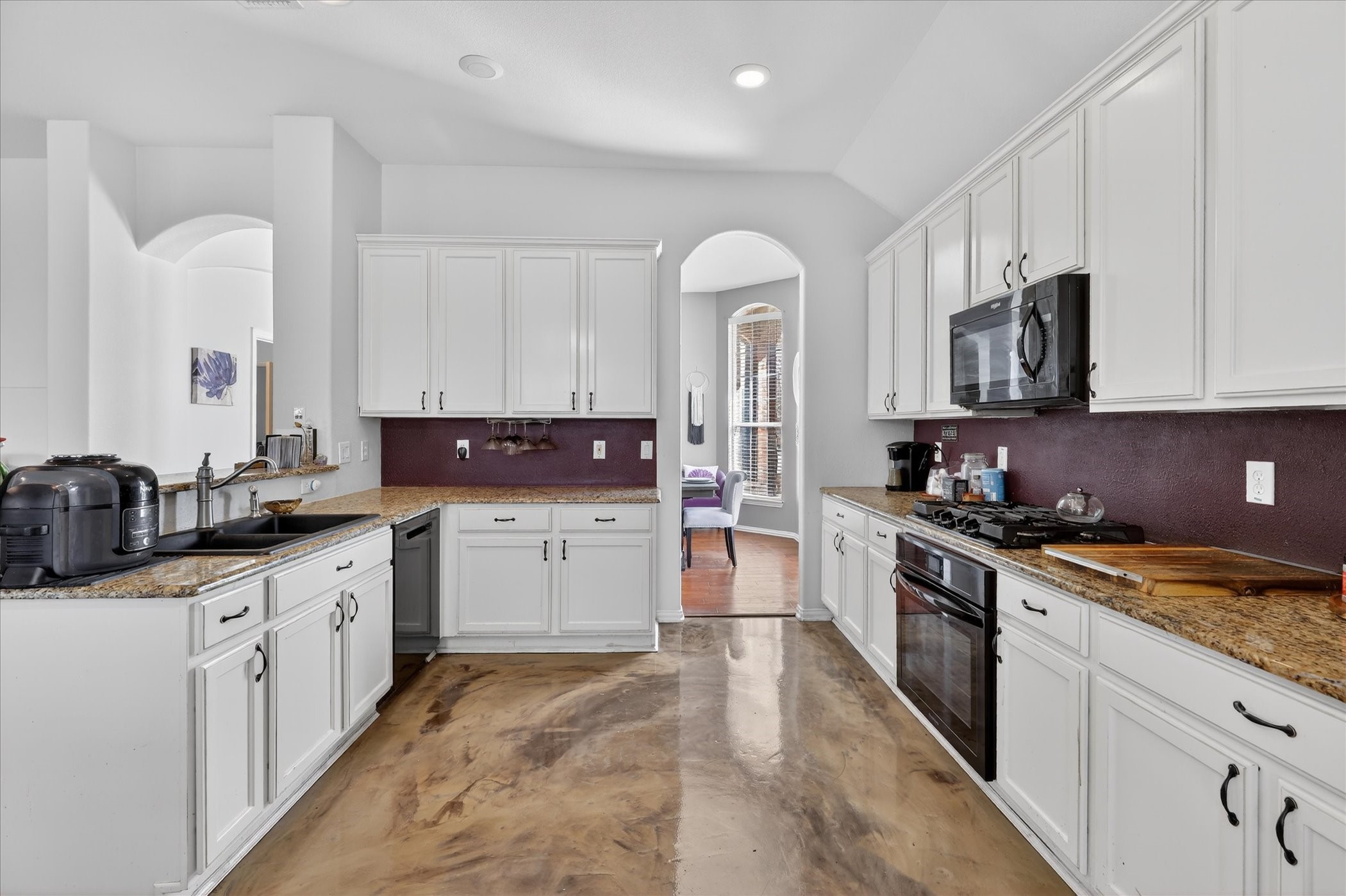 2501 Blossom Trail