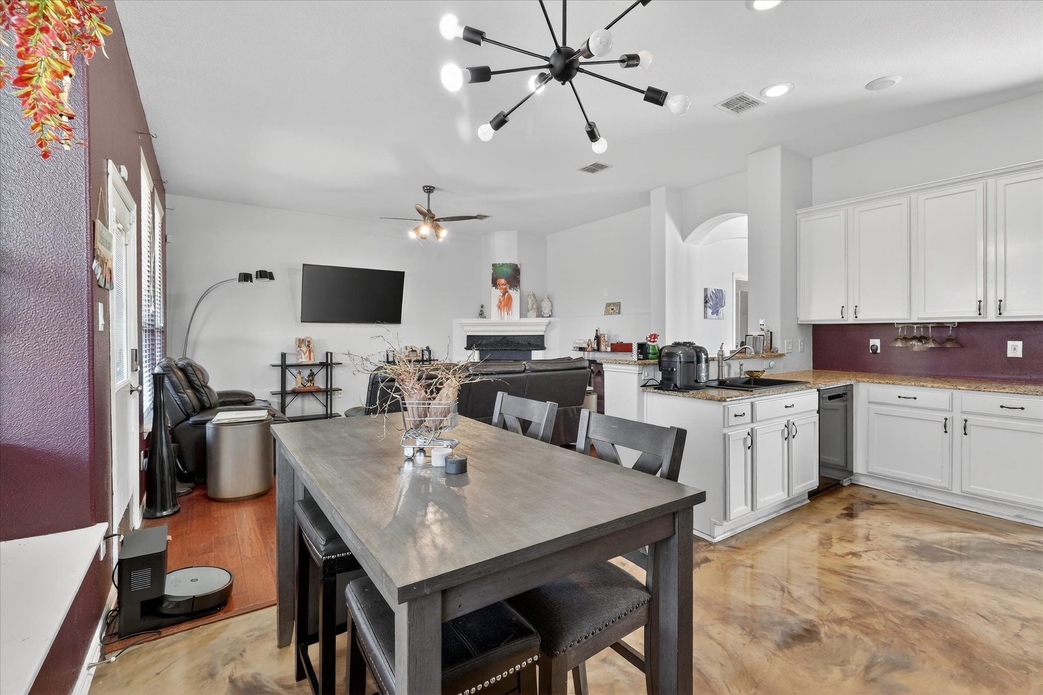 2501 Blossom Trail