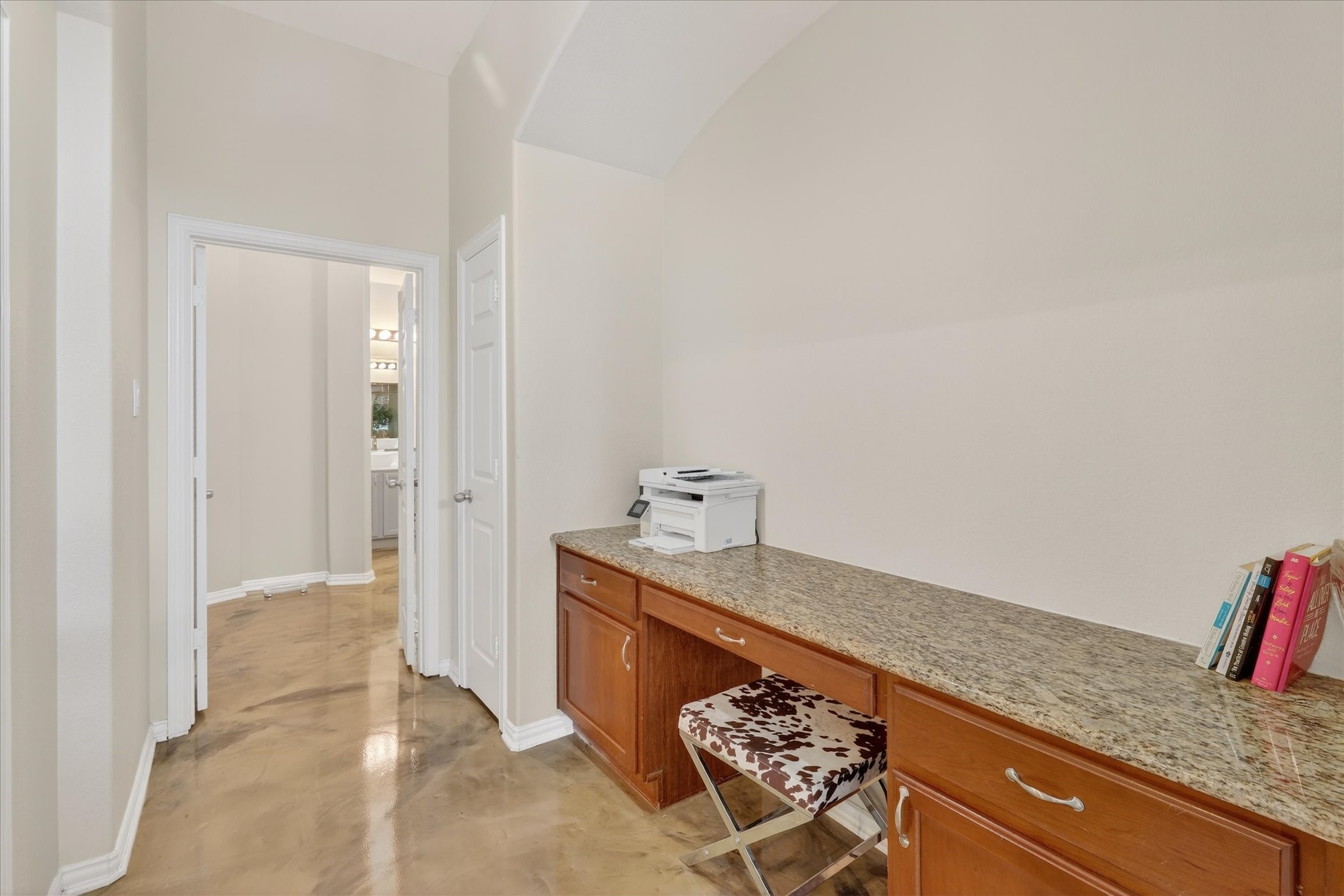 2501 Blossom Trail