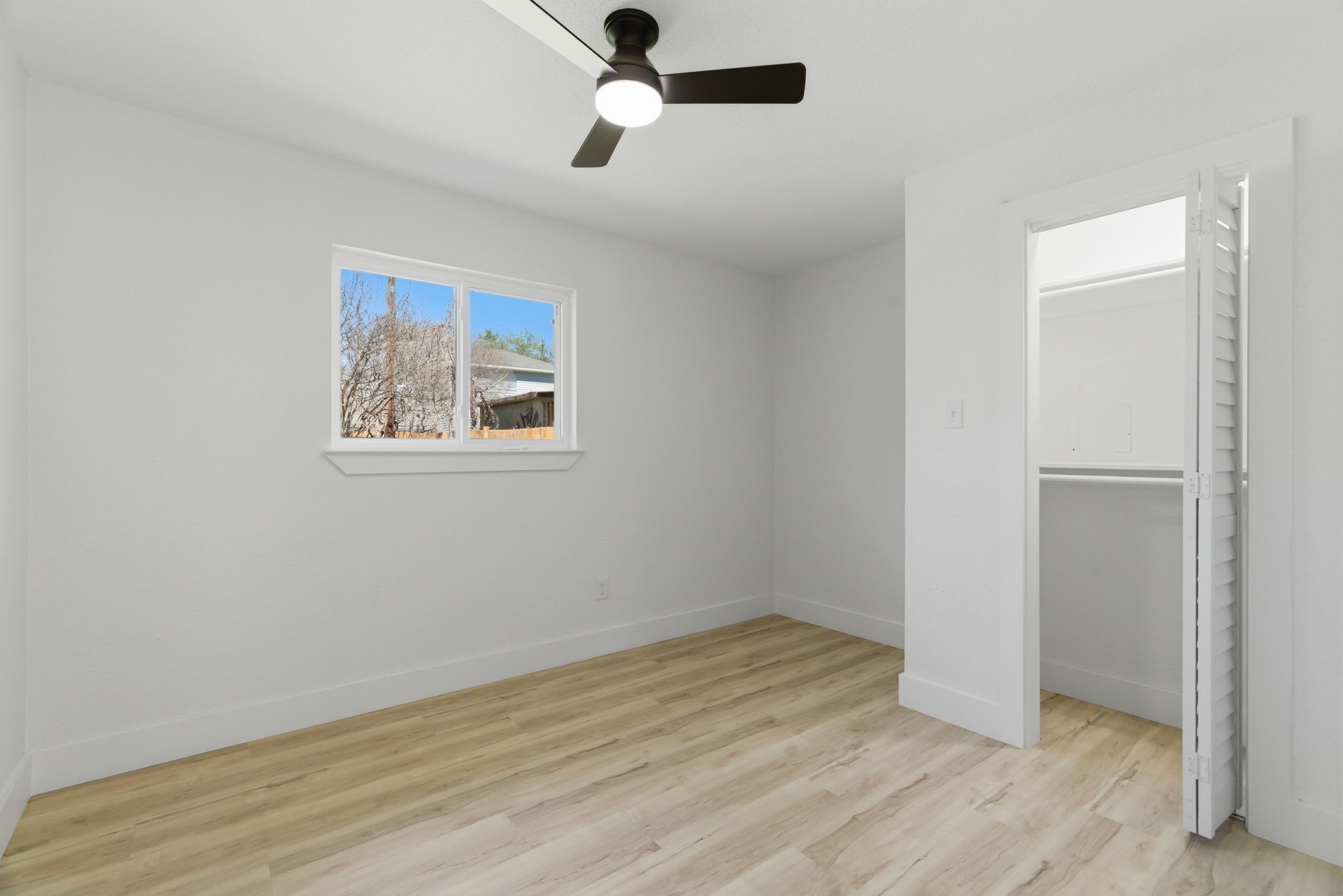2033 Meadow Glen