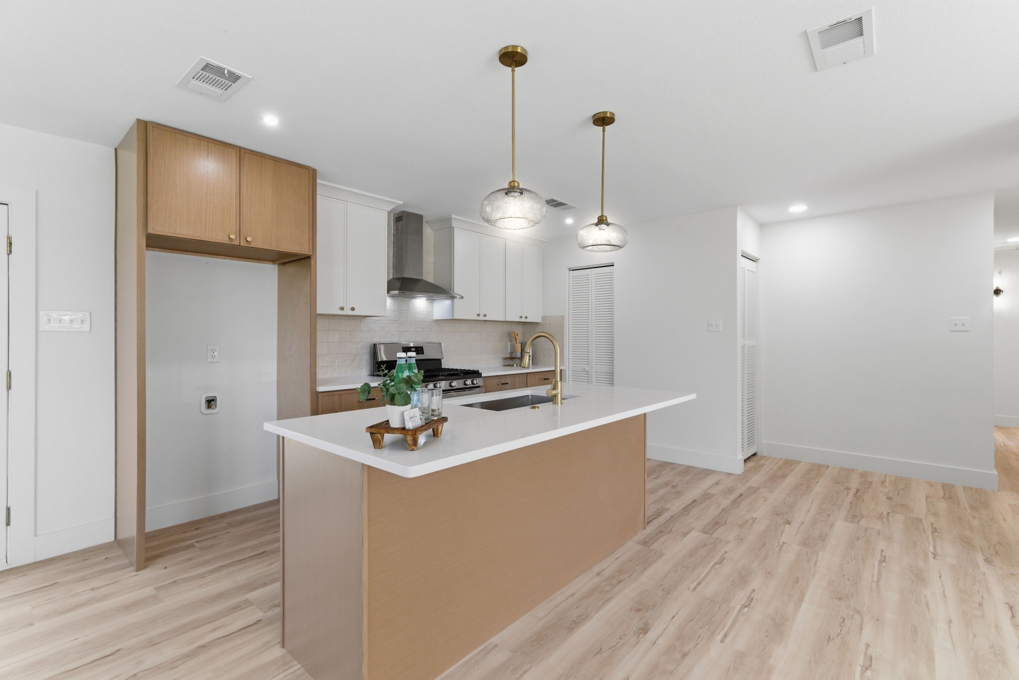 2033 Meadow Glen