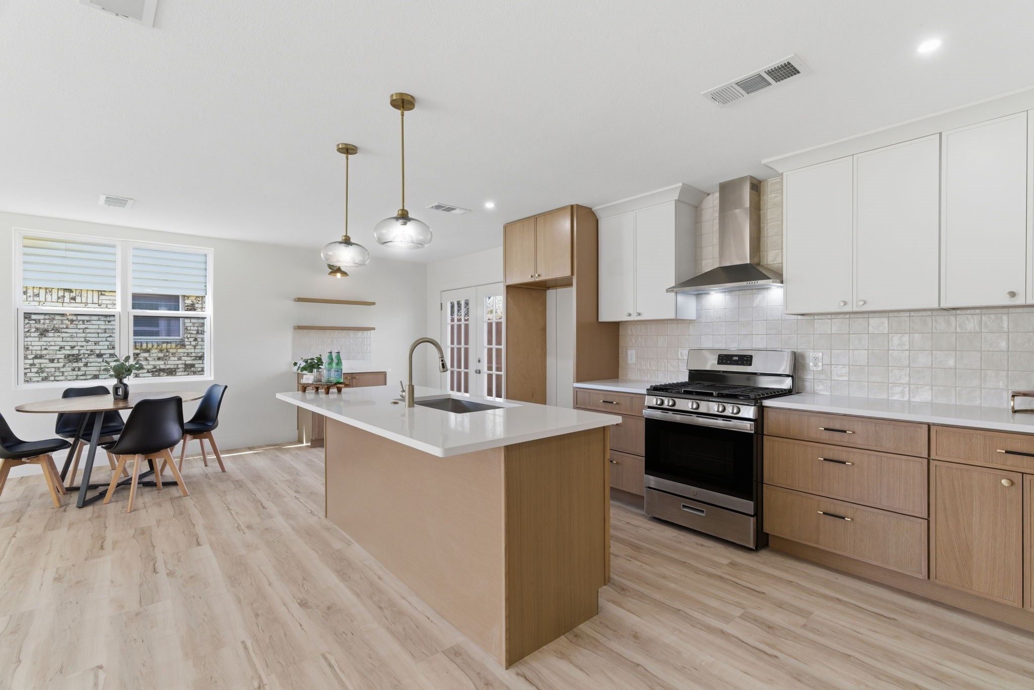 2033 Meadow Glen