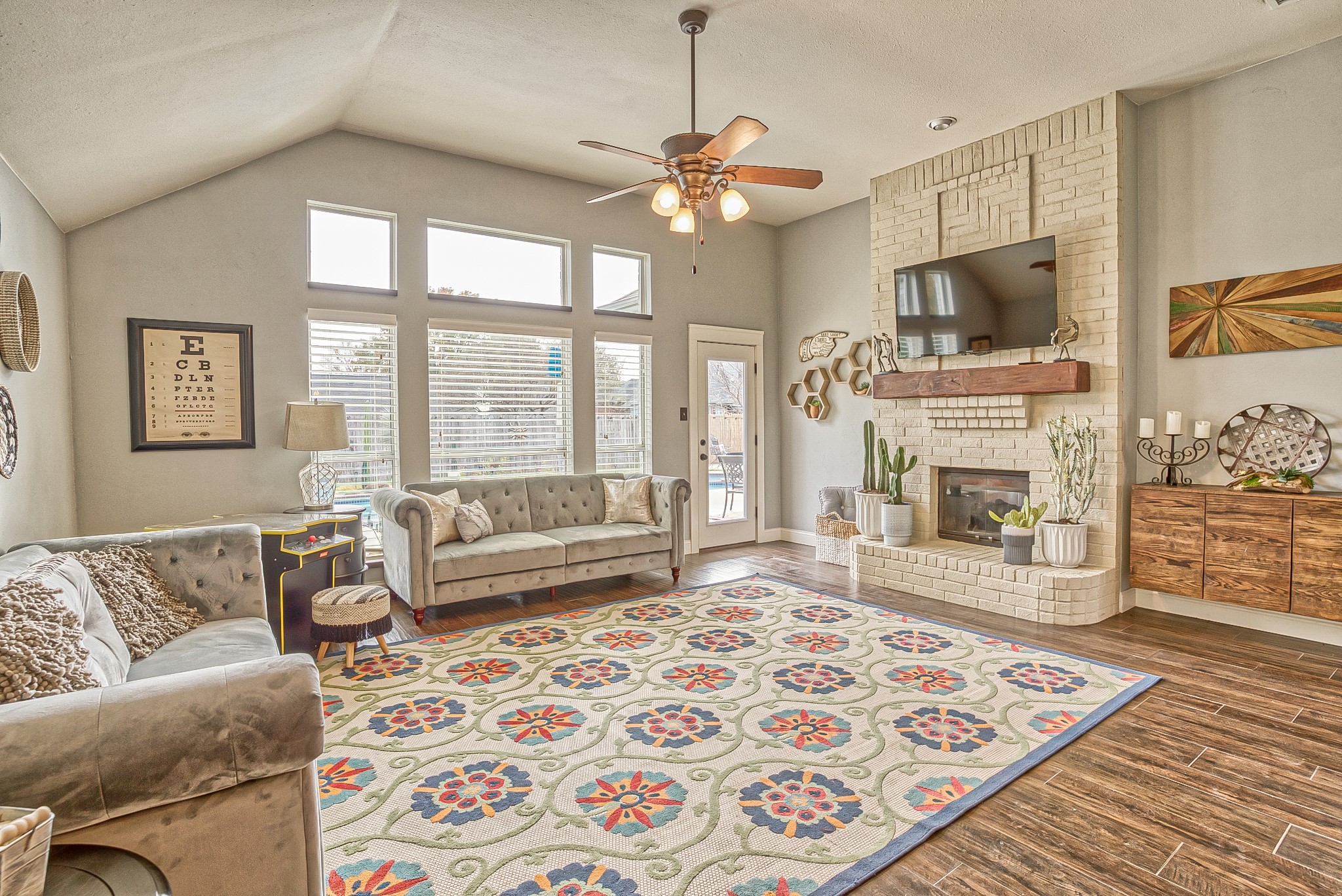 6836 Dogwood Lane