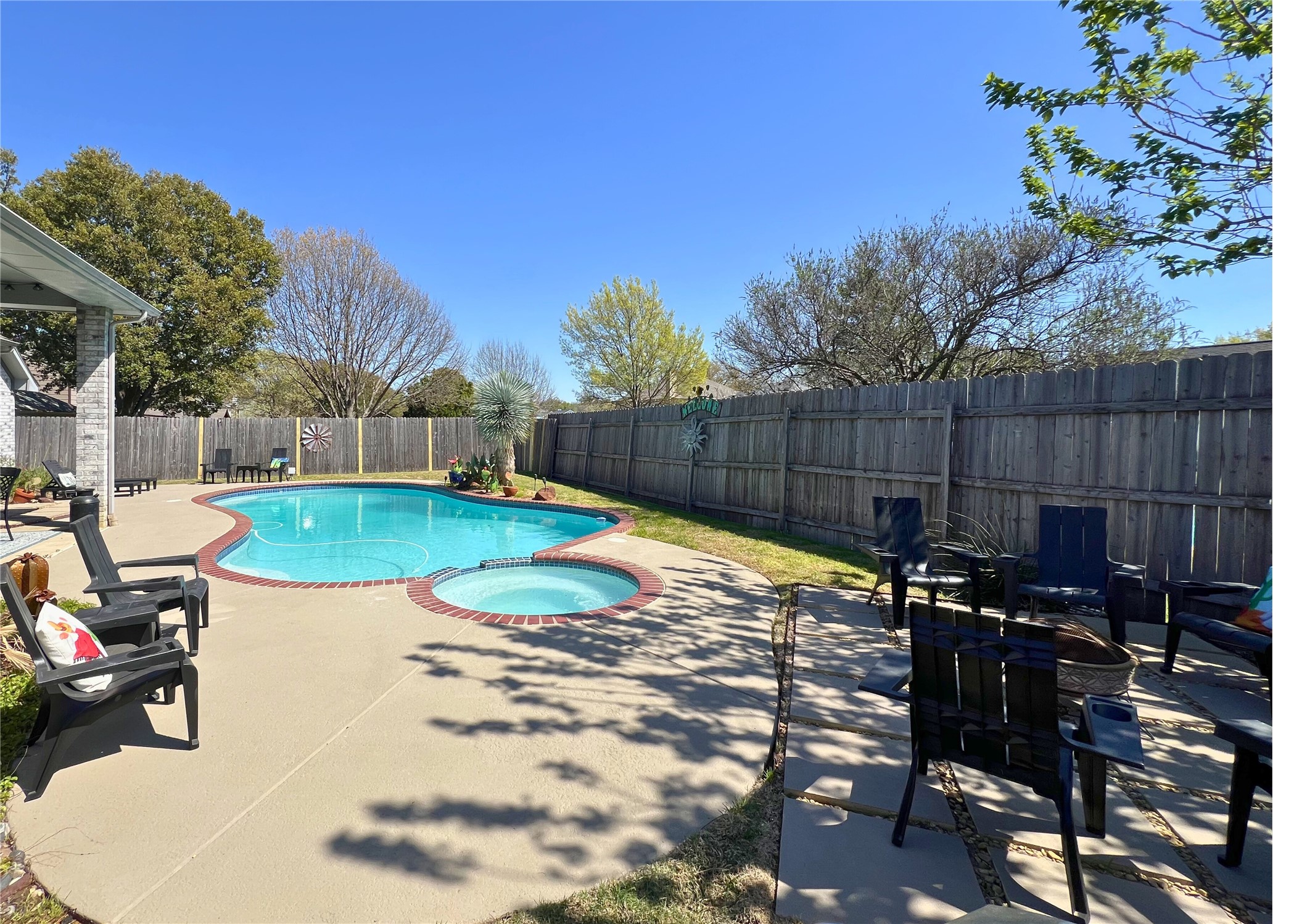 6836 Dogwood Lane