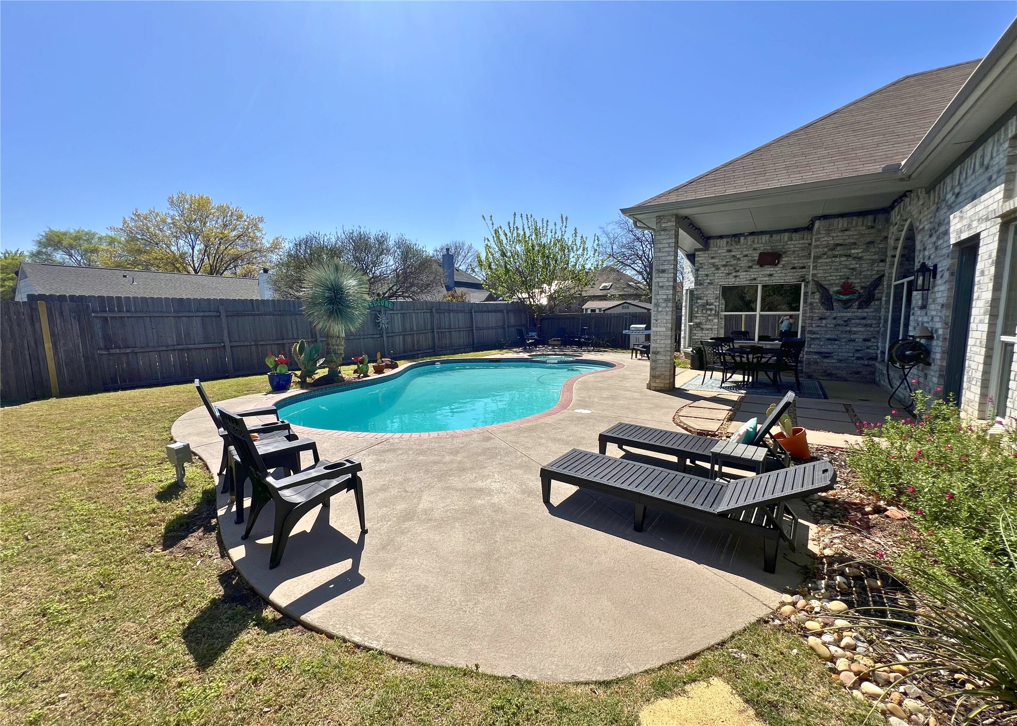 6836 Dogwood Lane