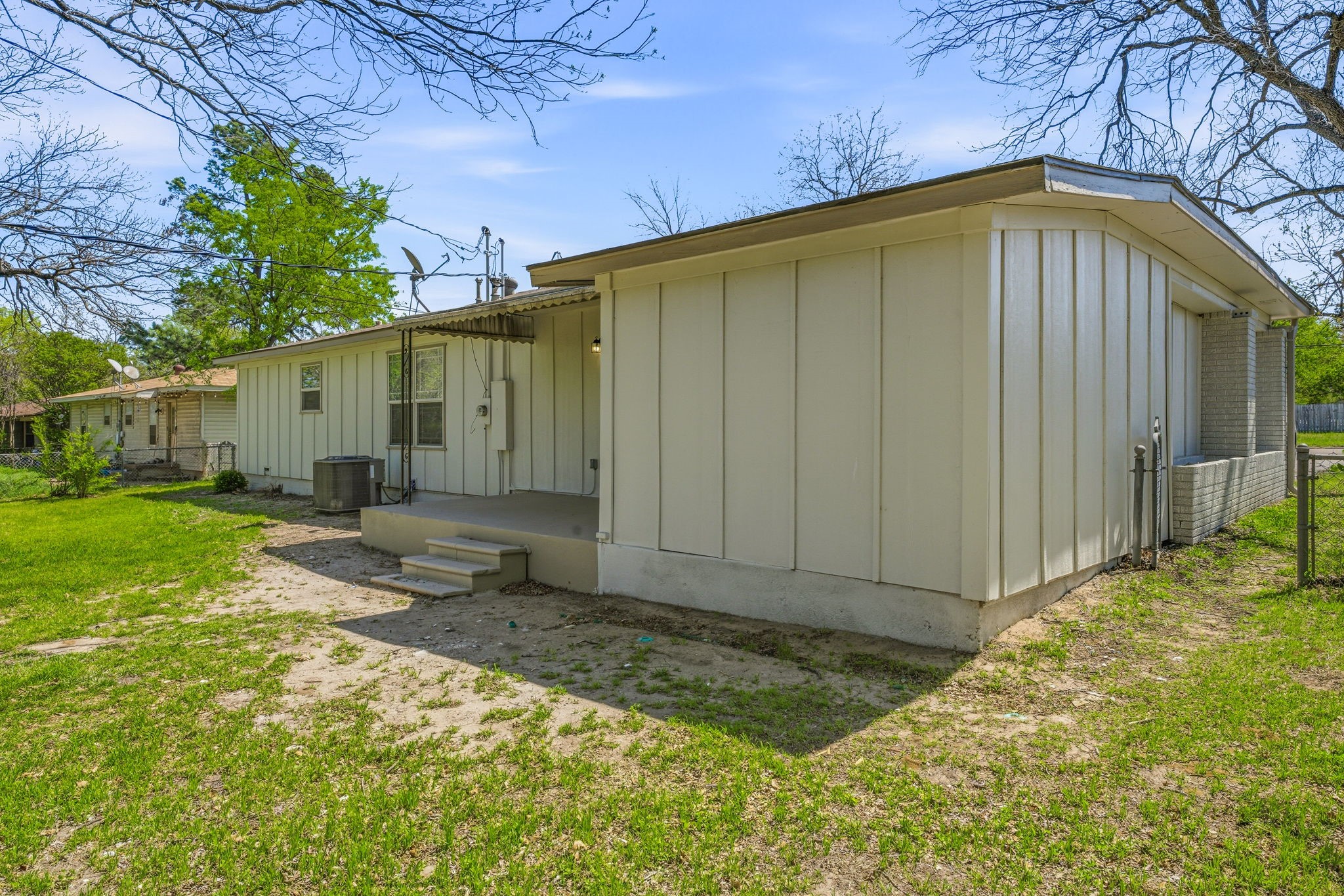 1425 W Lingleville Road