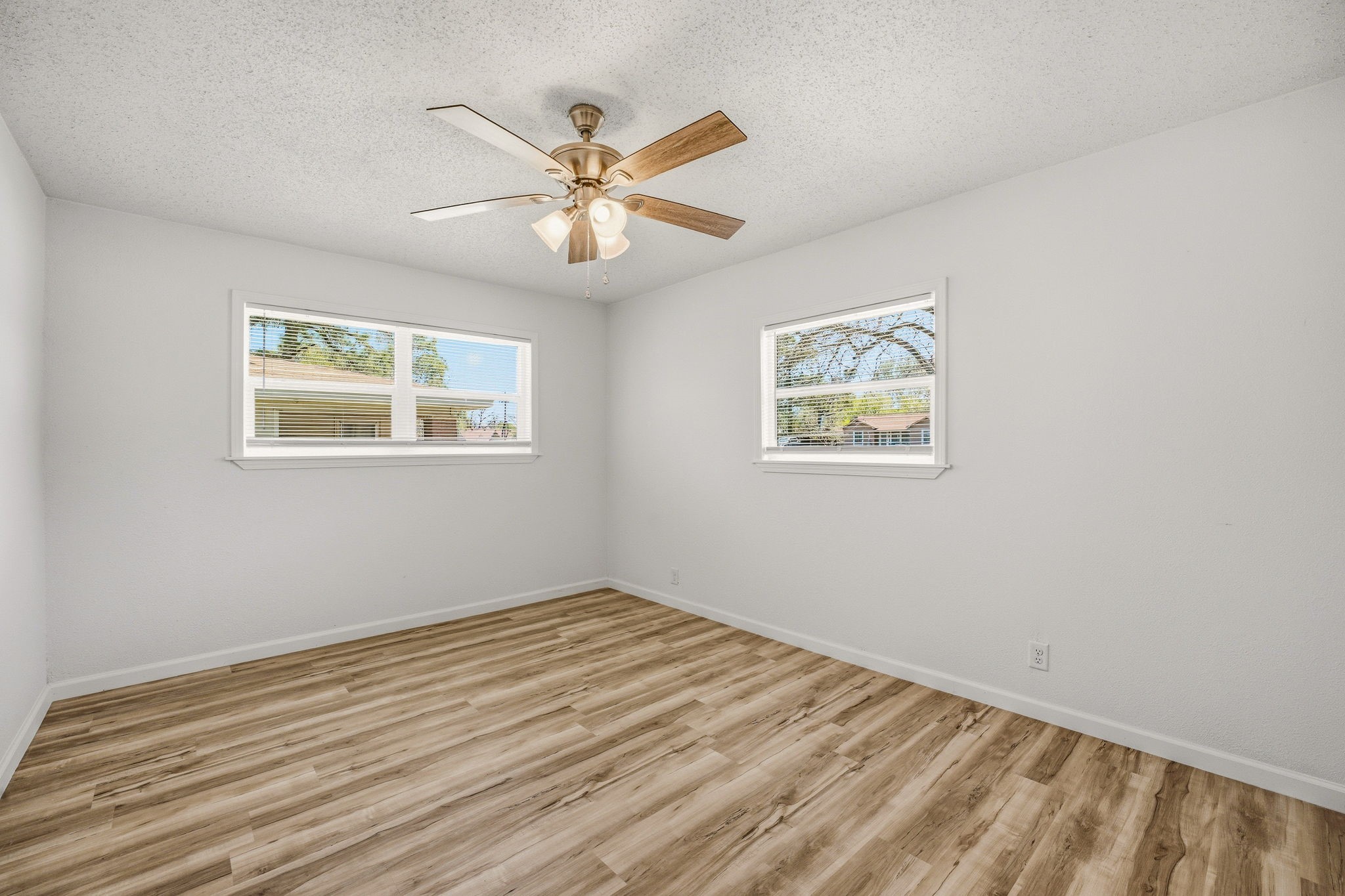 1425 W Lingleville Road