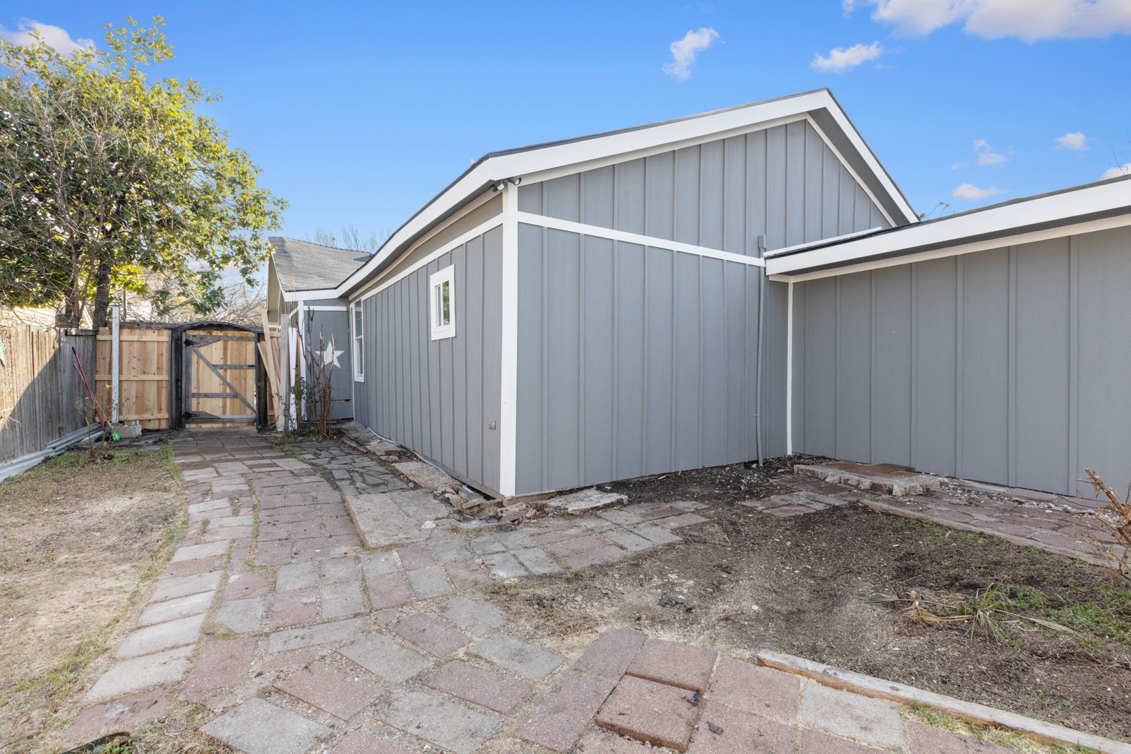 2435 Sharon Street