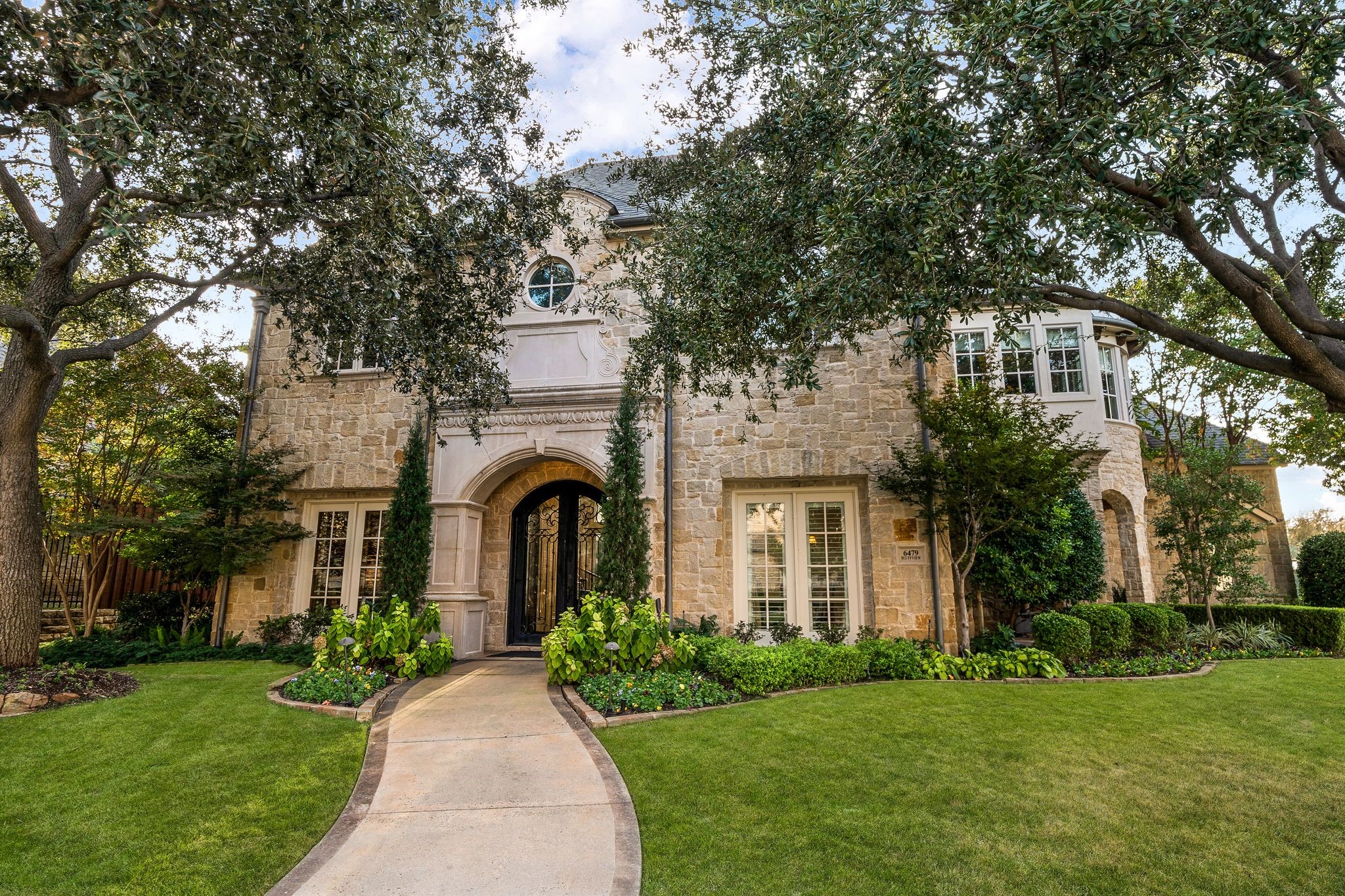 6479 Bluffview Drive