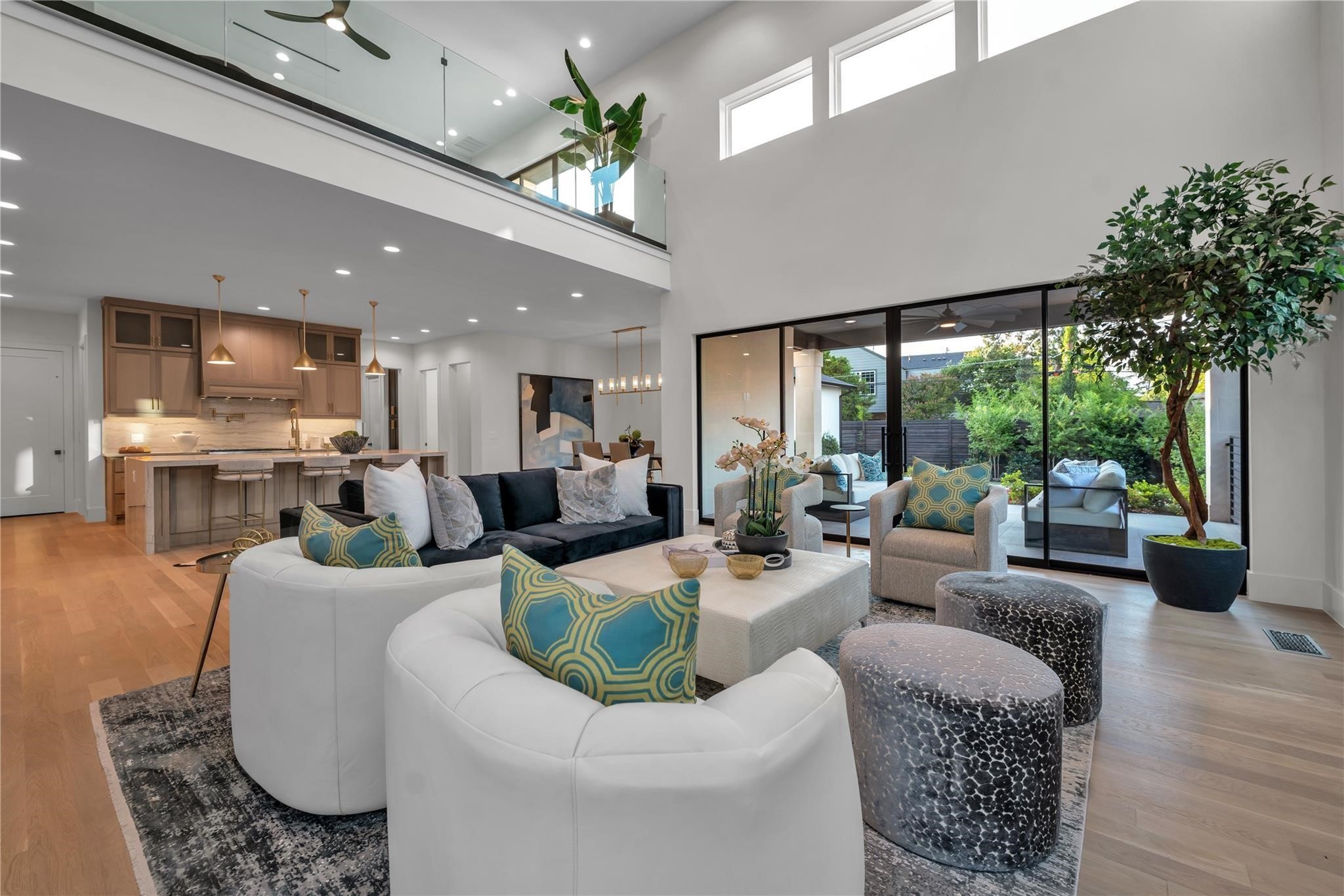 419 W Colorado Boulevard