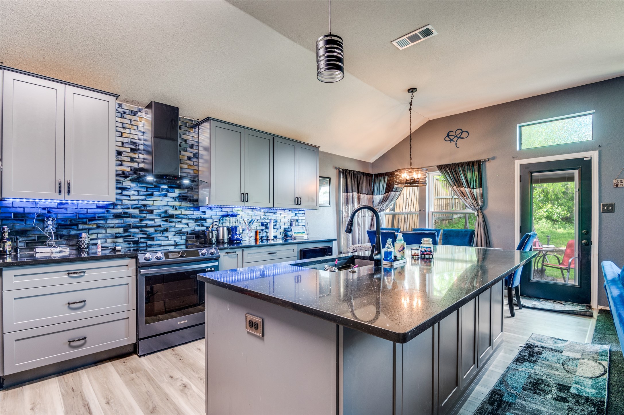 805 E Huitt Lane