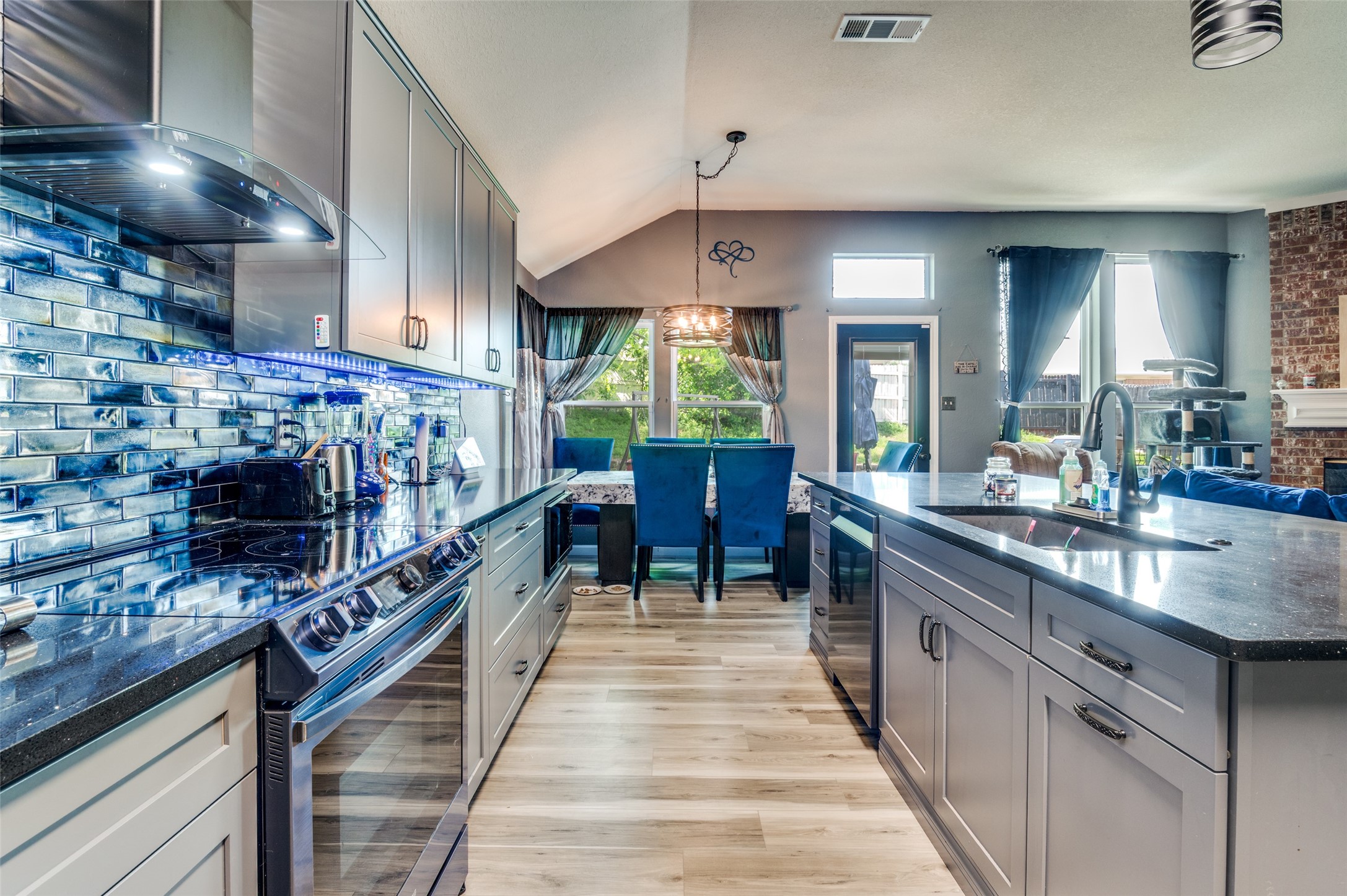 805 E Huitt Lane