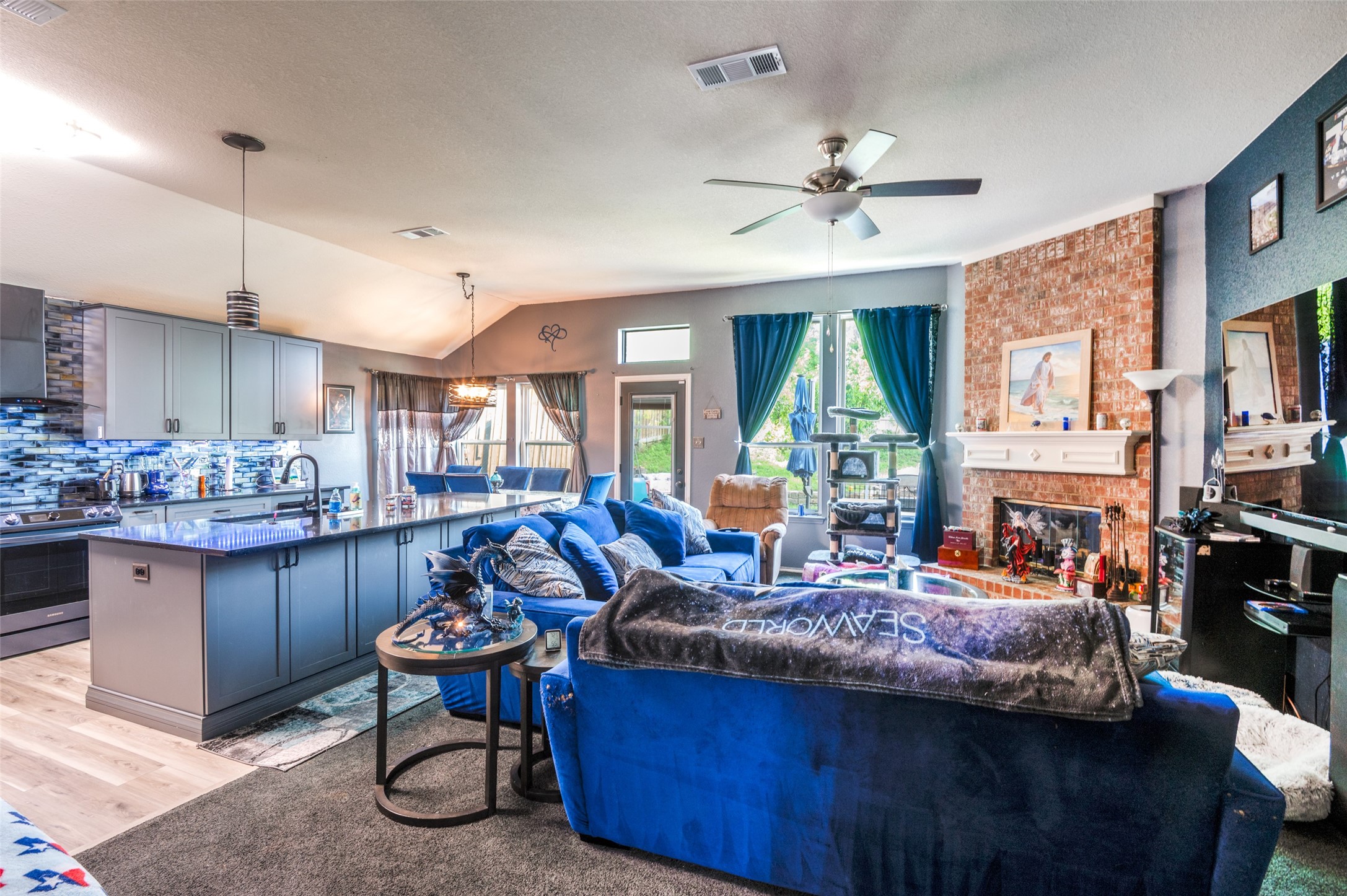 805 E Huitt Lane