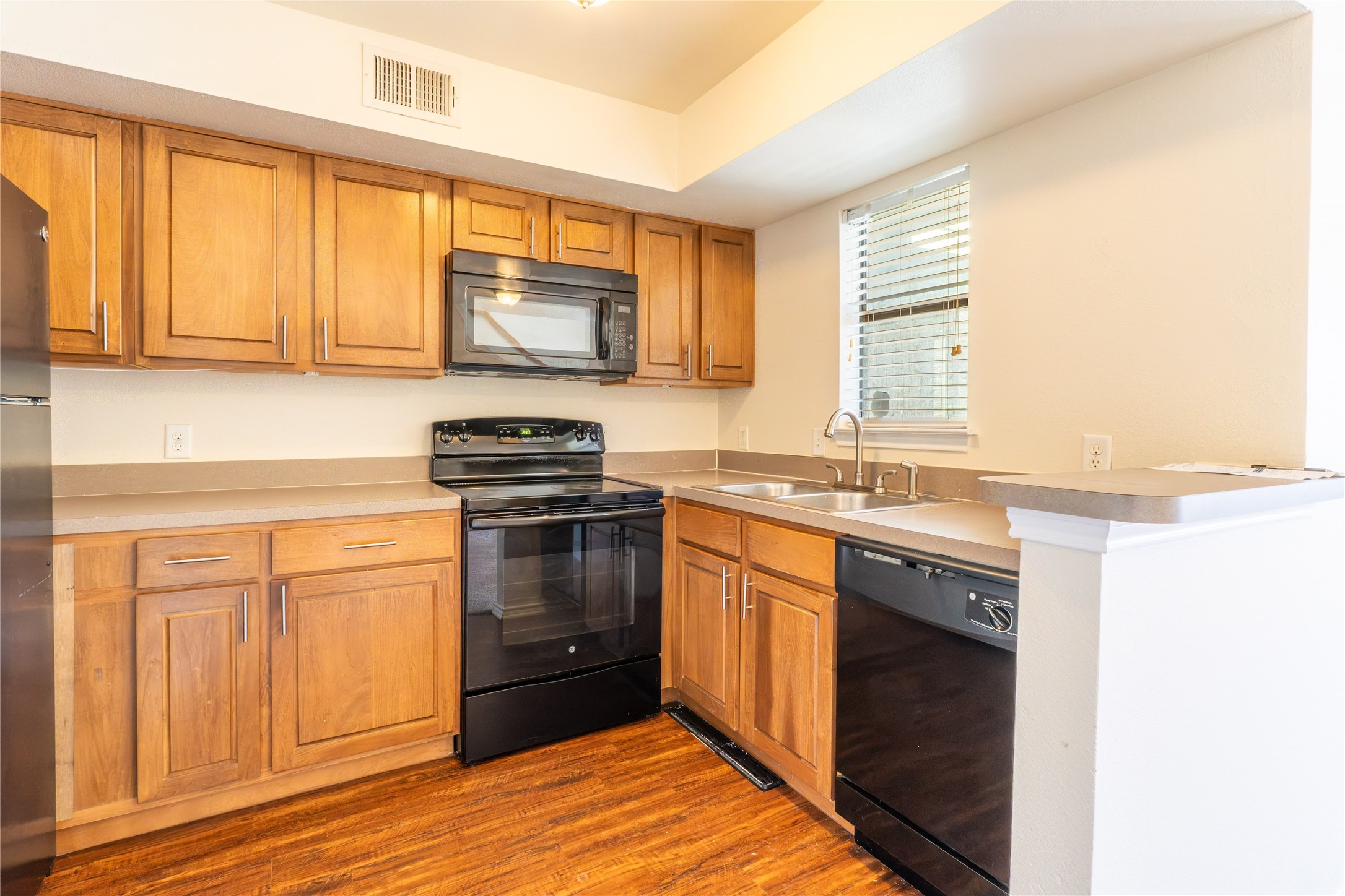 9831 Walnut Street P211