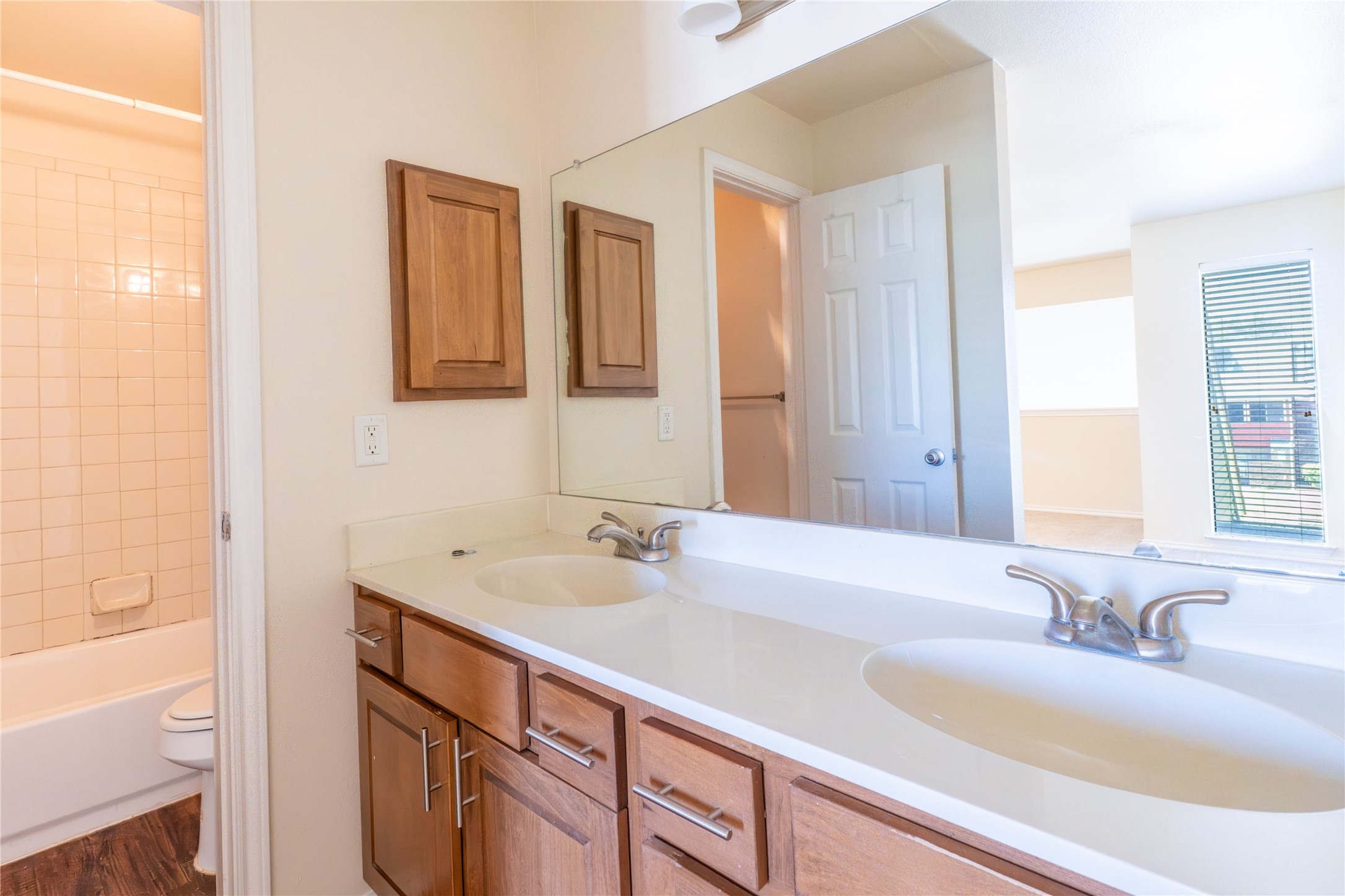 9831 Walnut Street P211