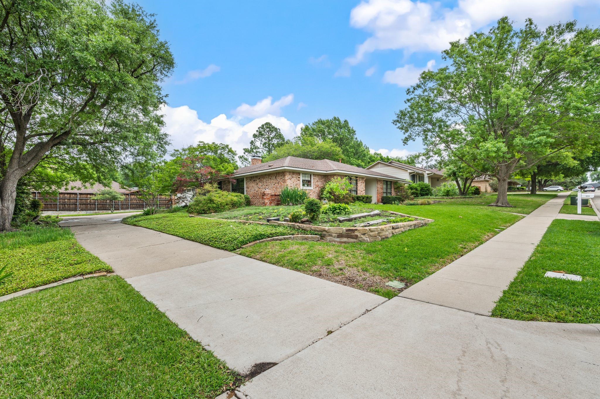 3910 Larkin Lane