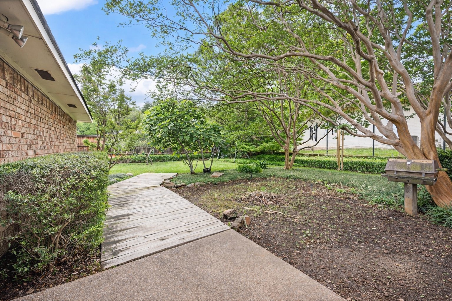 3910 Larkin Lane