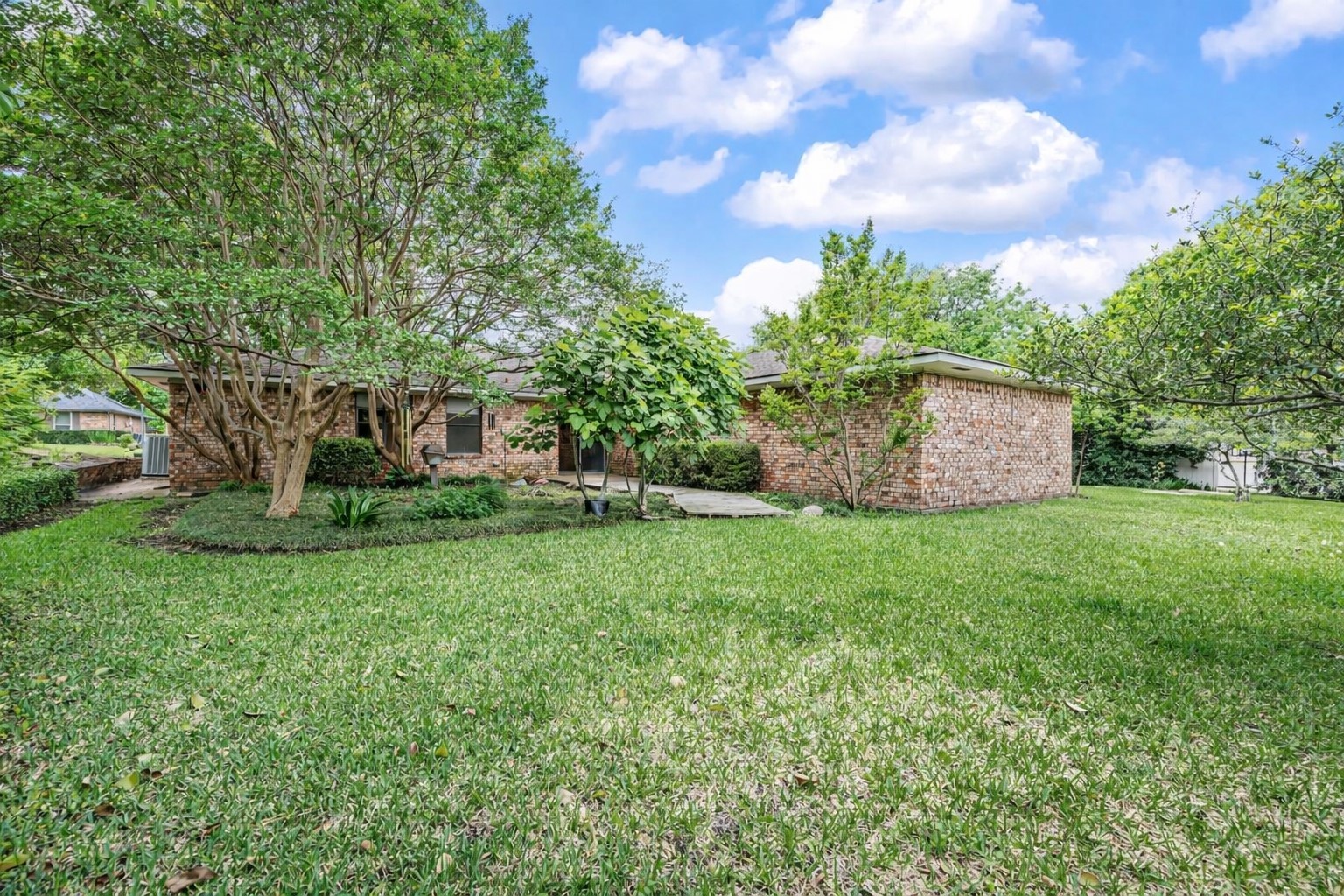3910 Larkin Lane