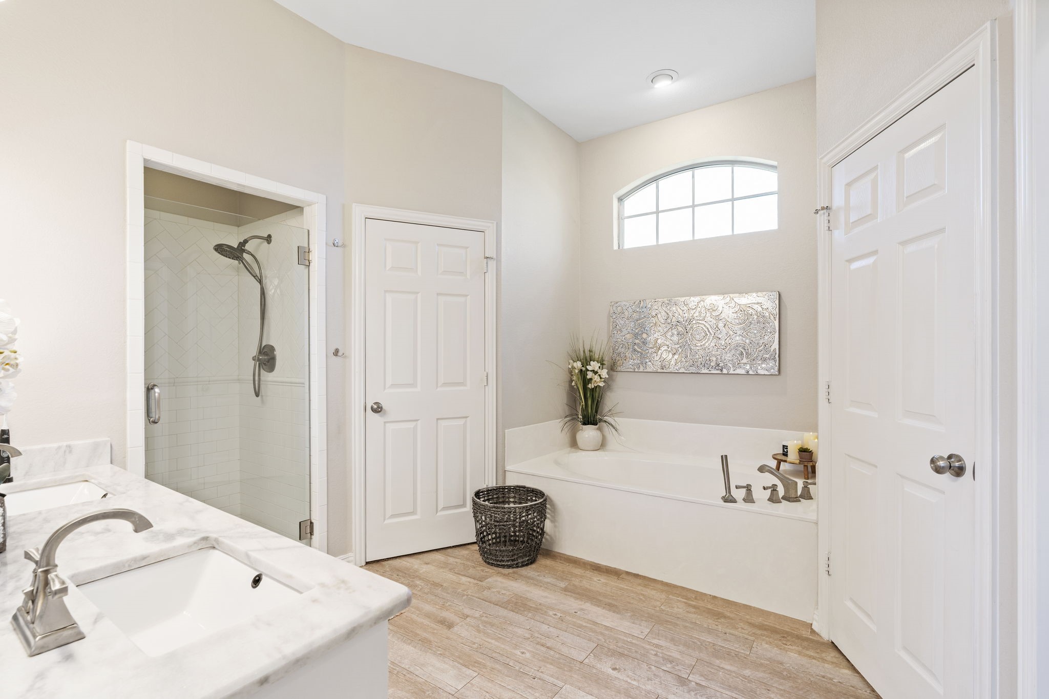10913 Richard Circle