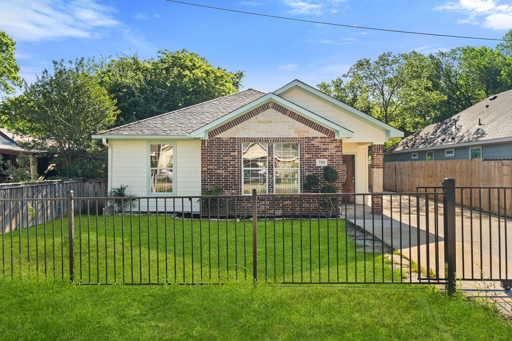 710 Elwayne Avenue