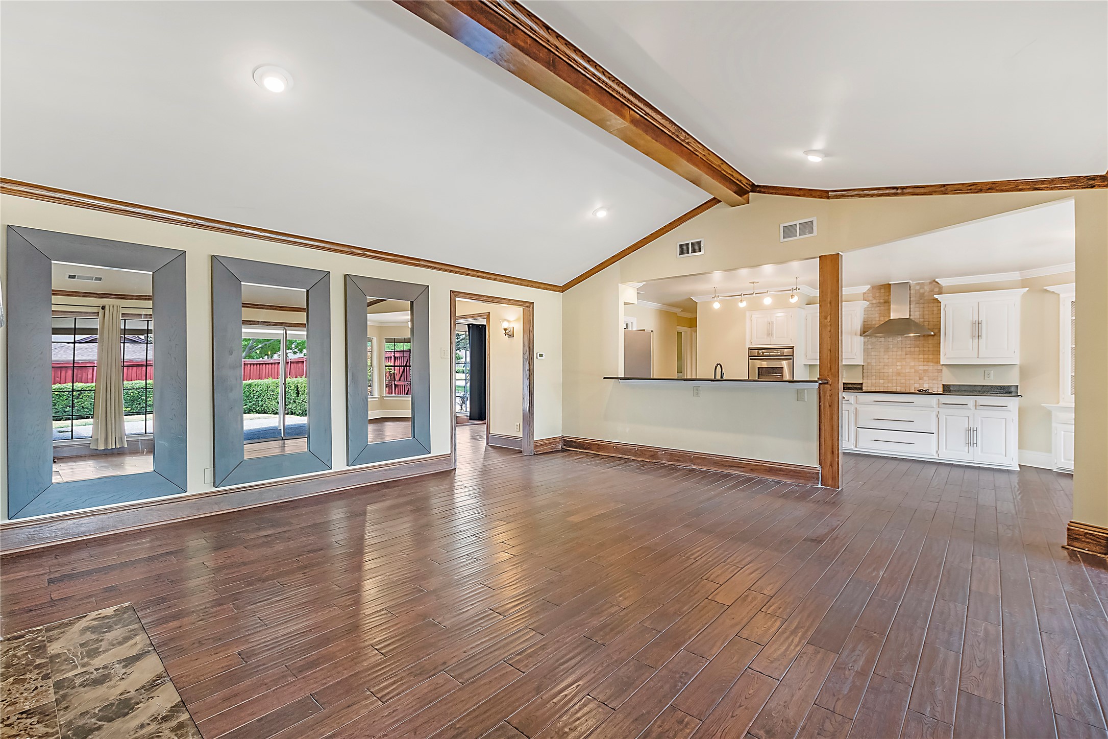 6109 Highgate Lane