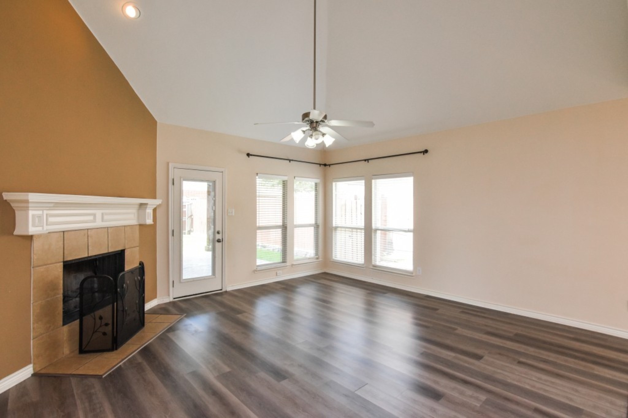 8305 Loma Alta Trail