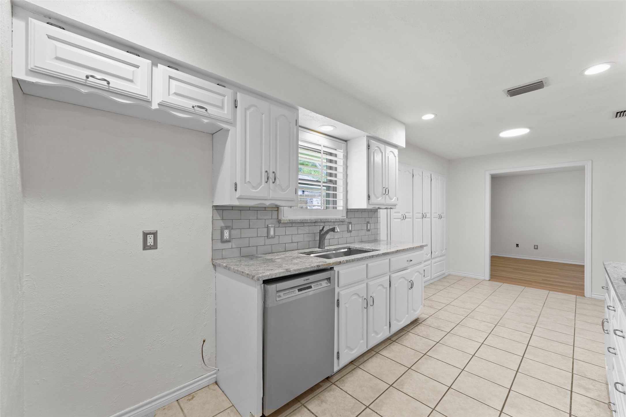 807 Lake Meadows Drive